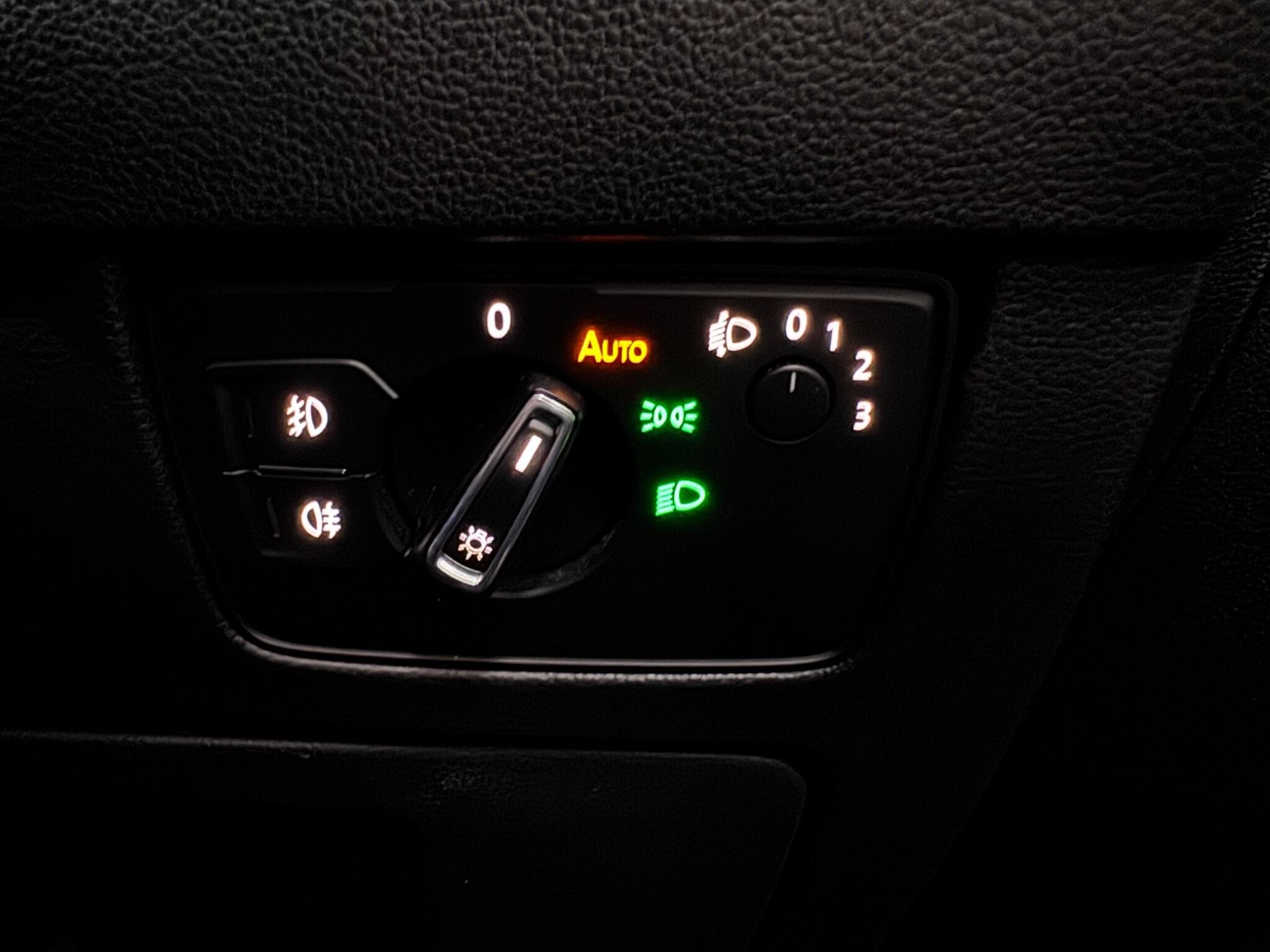 2015 Volkswagen Passat - Thumbnail 24