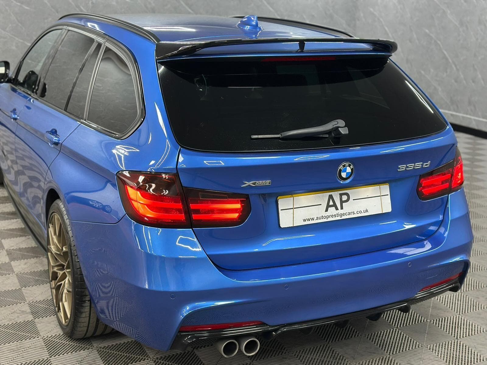 2015 BMW 3 Series - Thumbnail 35