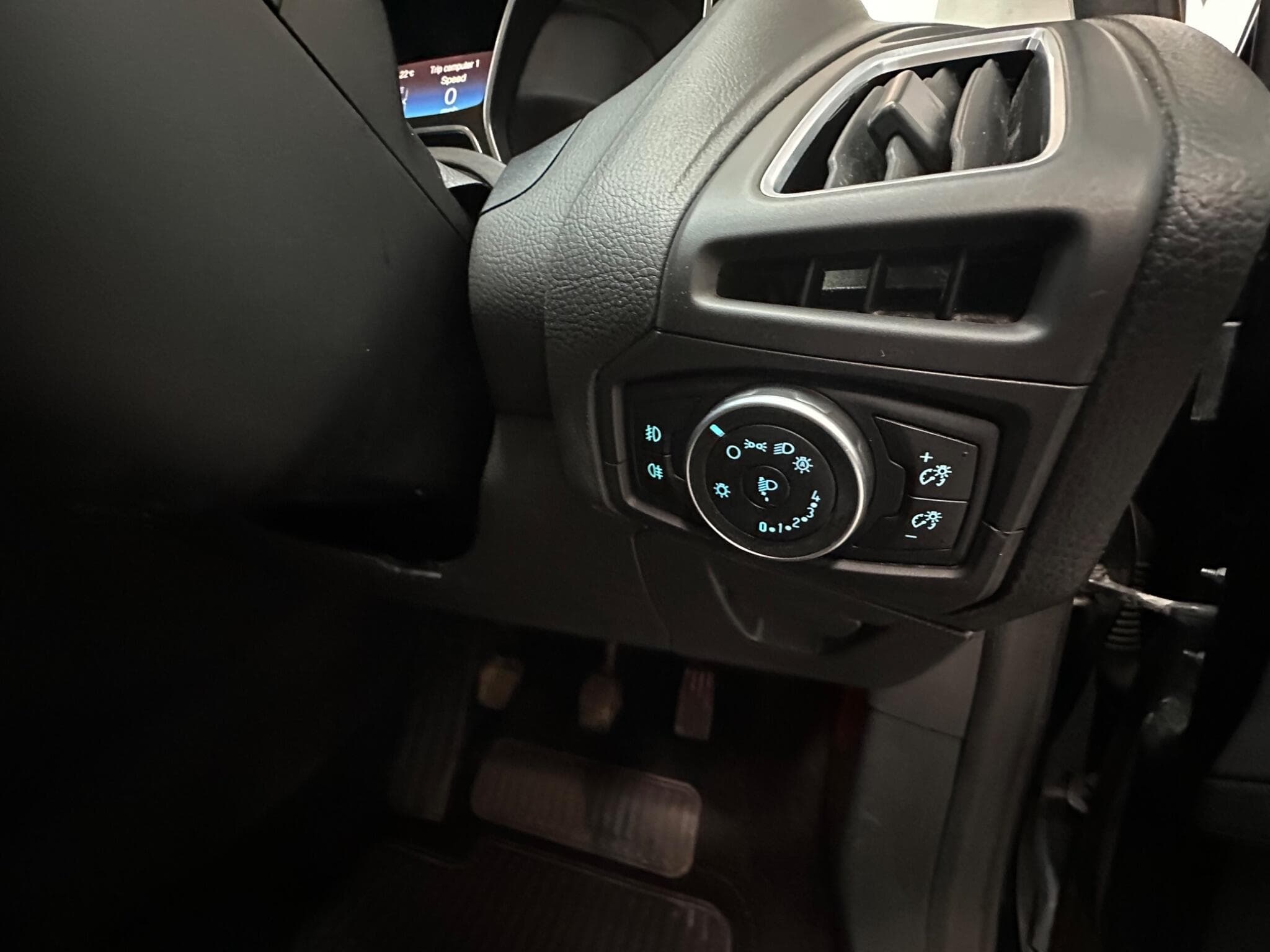 2015 Ford Focus - Thumbnail 22