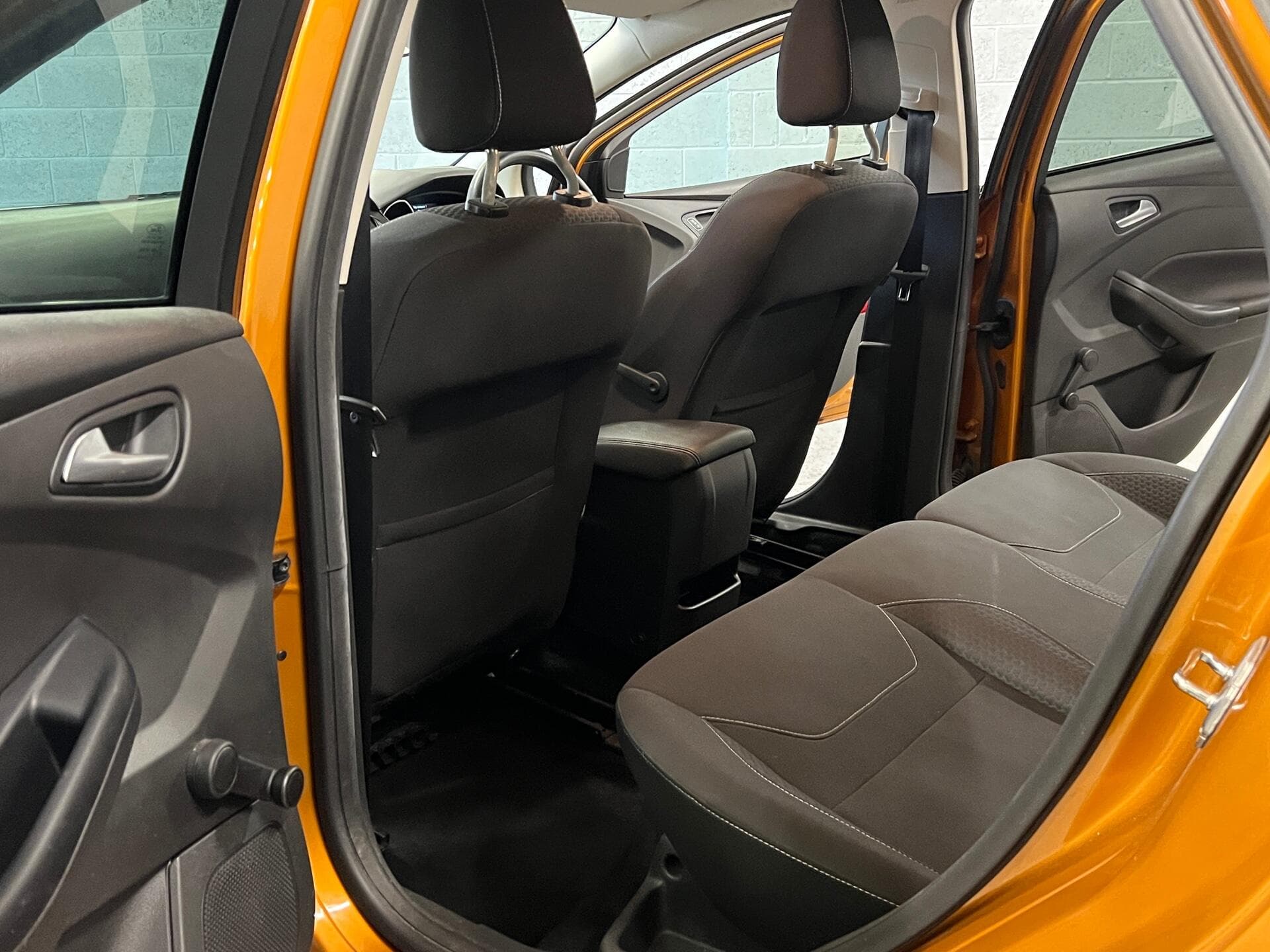 2017 Ford Focus - Thumbnail 42