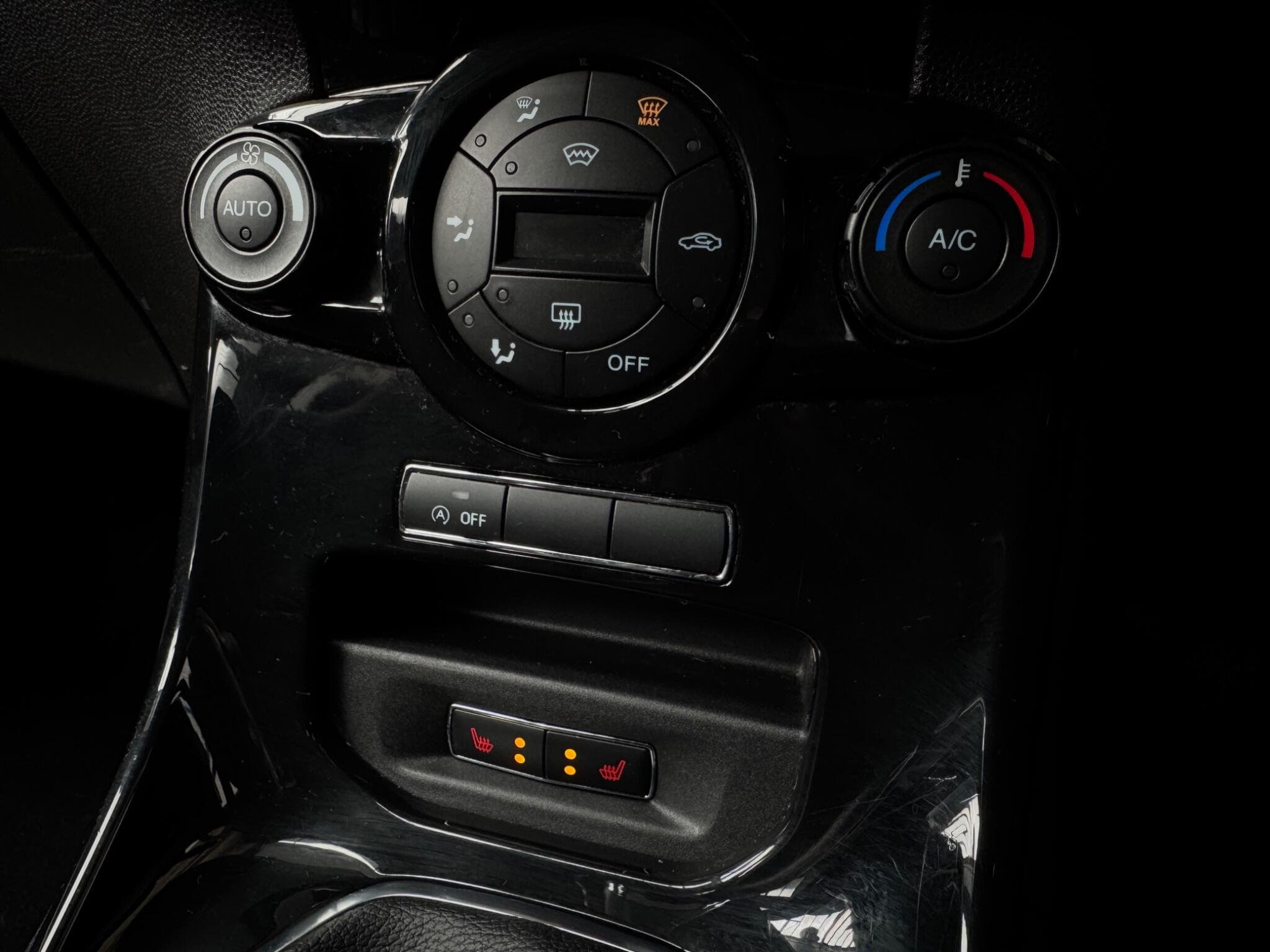 2015 Ford Fiesta - Thumbnail 18