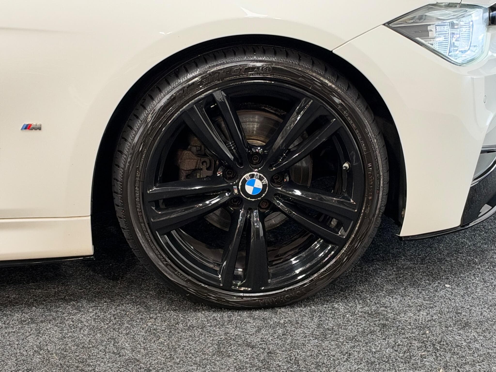 2017 BMW 3 Series - Thumbnail 32