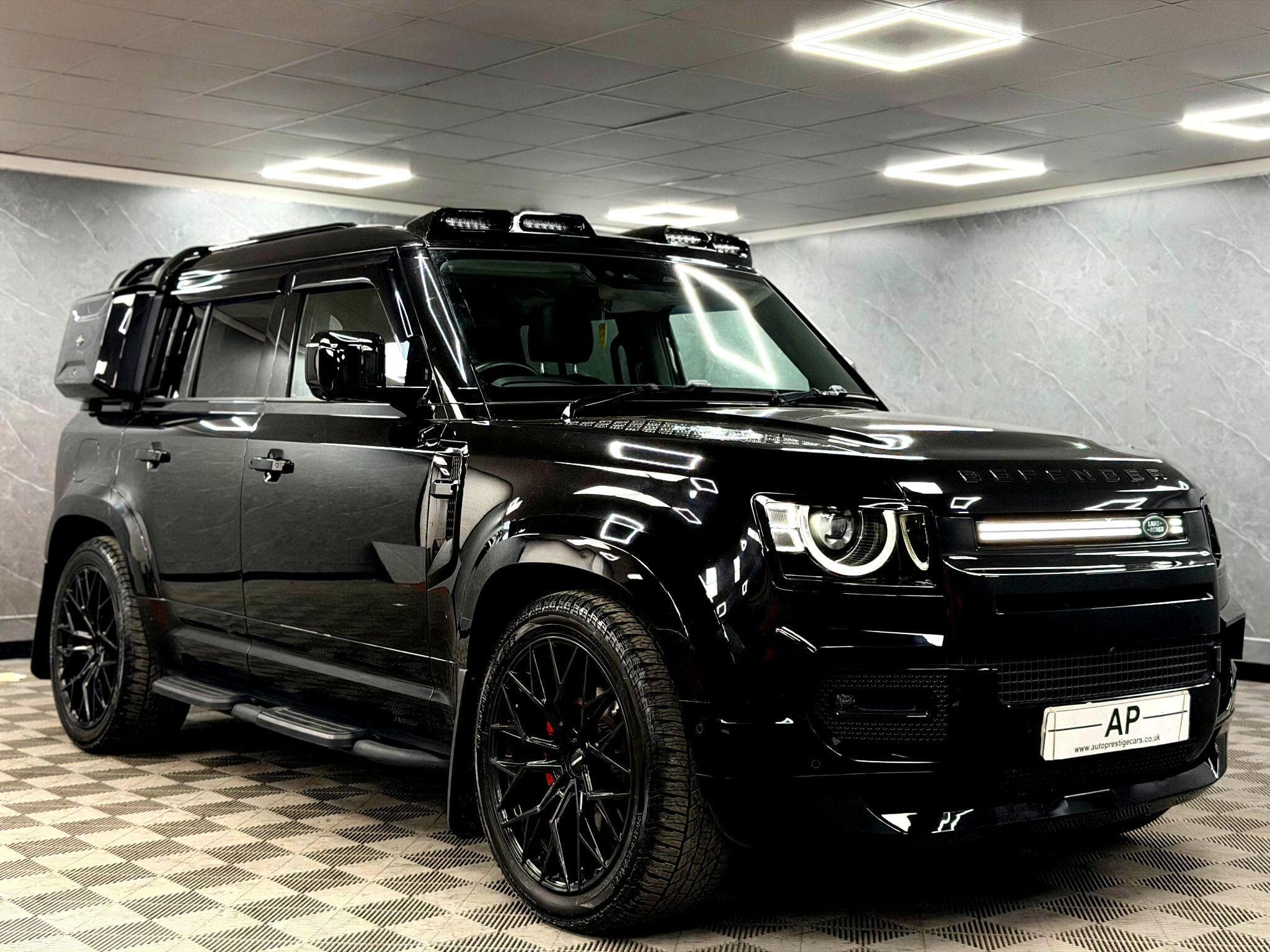 2024 Land Rover Defender 110 - Thumbnail 33