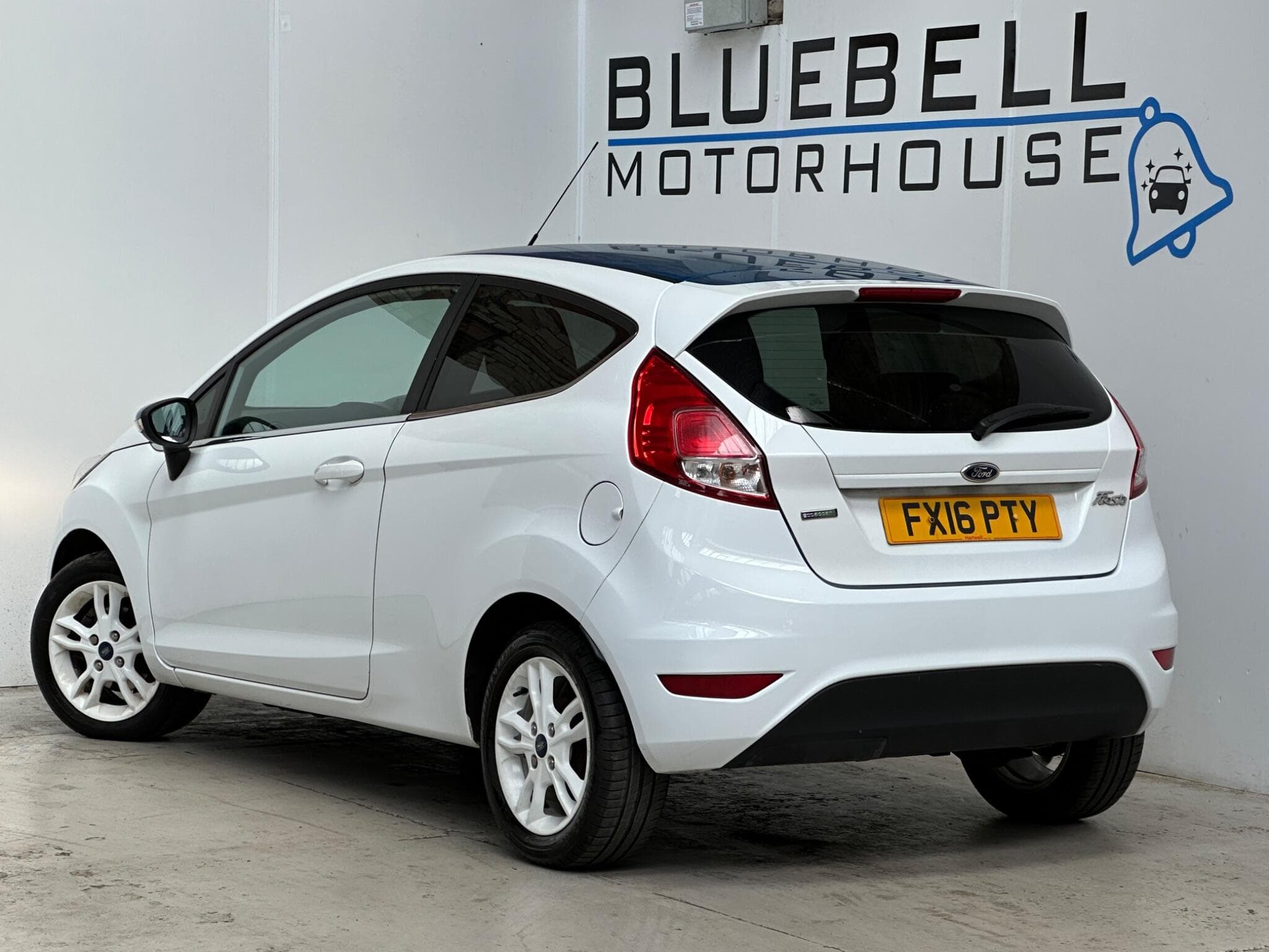 2016 Ford Fiesta - Thumbnail 5