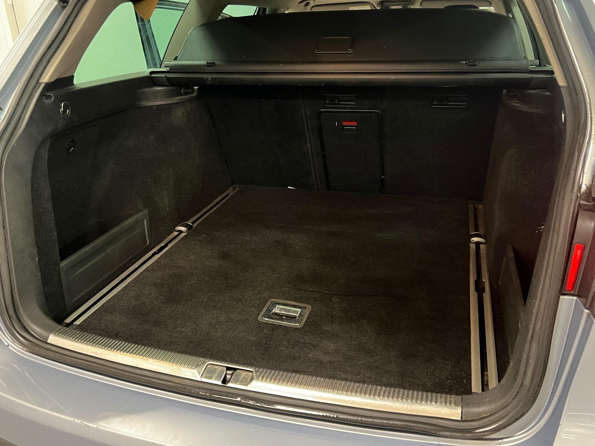 2009 Volkswagen Passat - Thumbnail 35