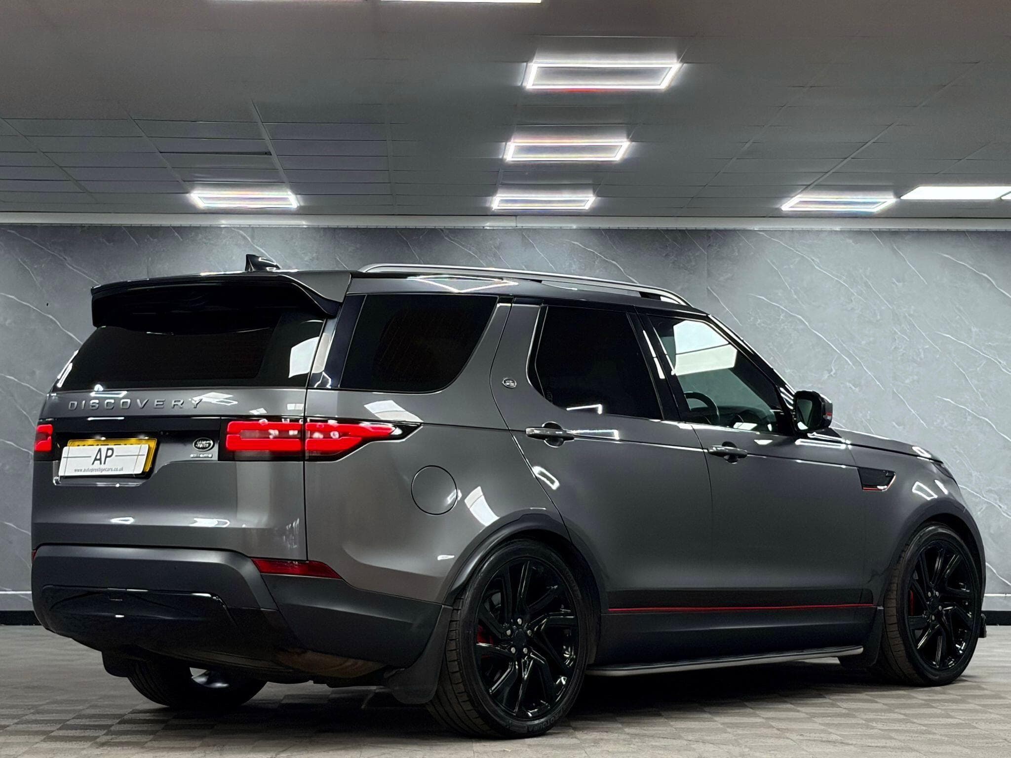 2017 Land Rover Discovery - Thumbnail 38