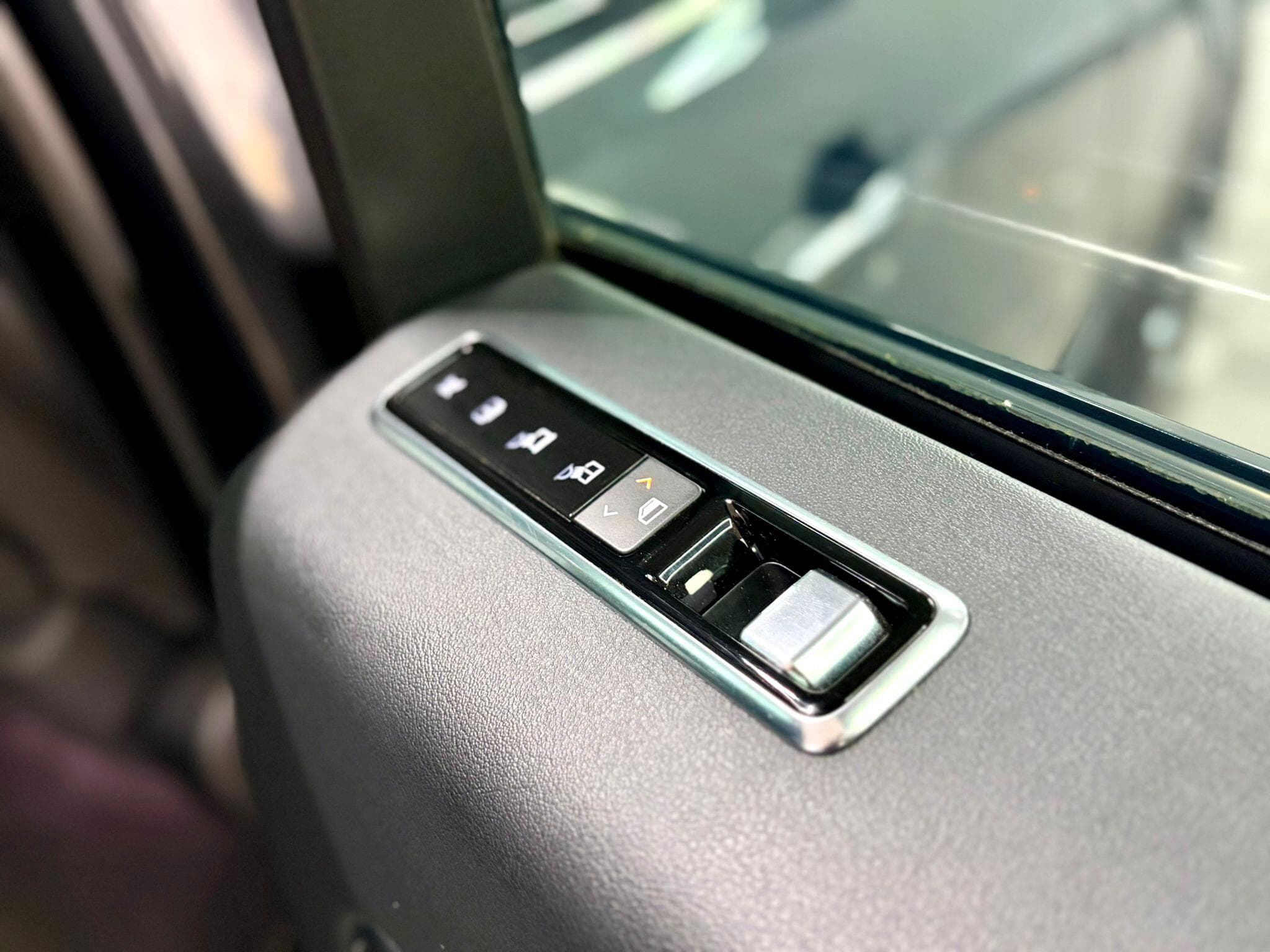 2018 Land Rover Range Rover - Thumbnail 29