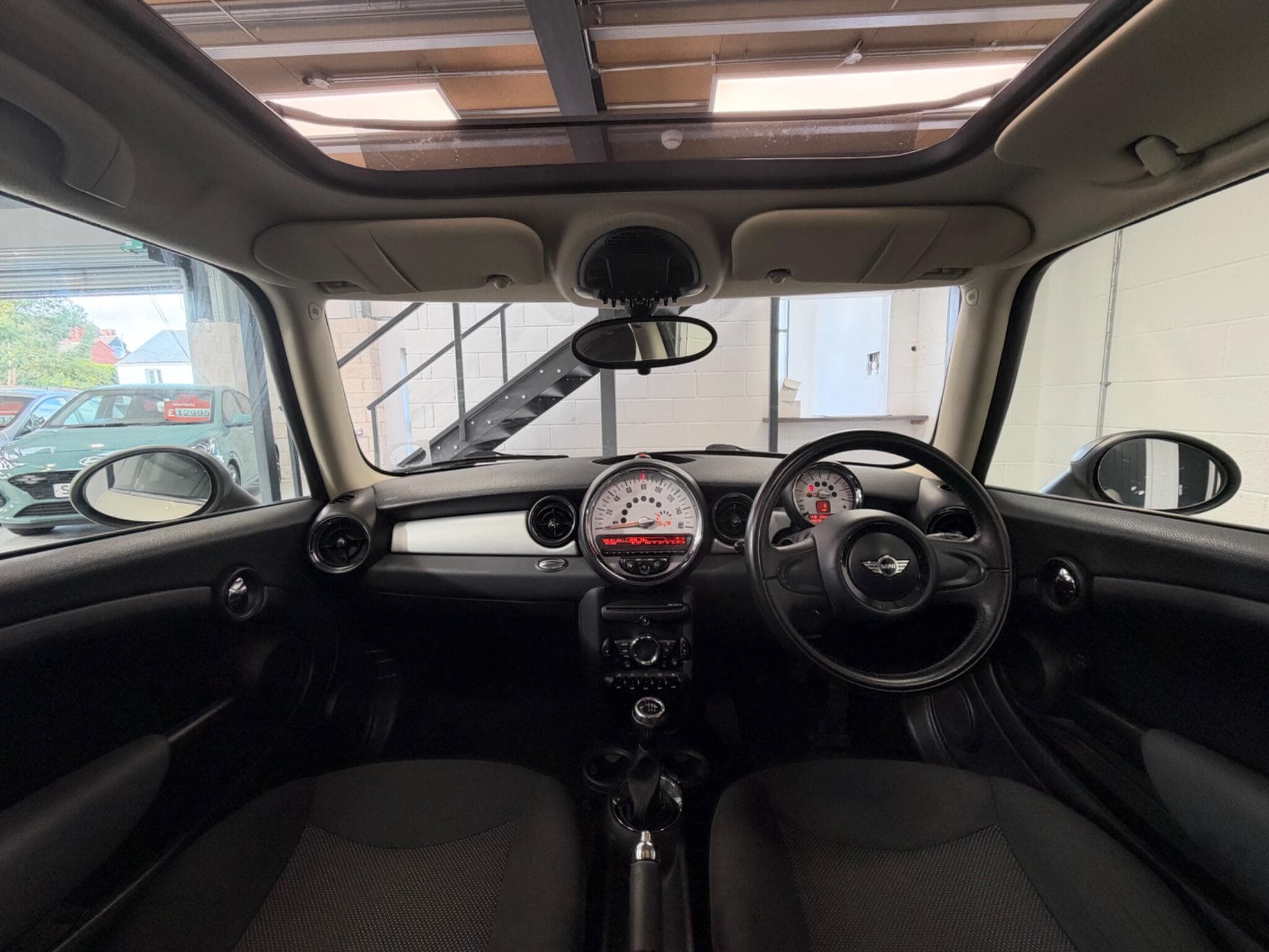 2011 MINI Hatch - Thumbnail 16