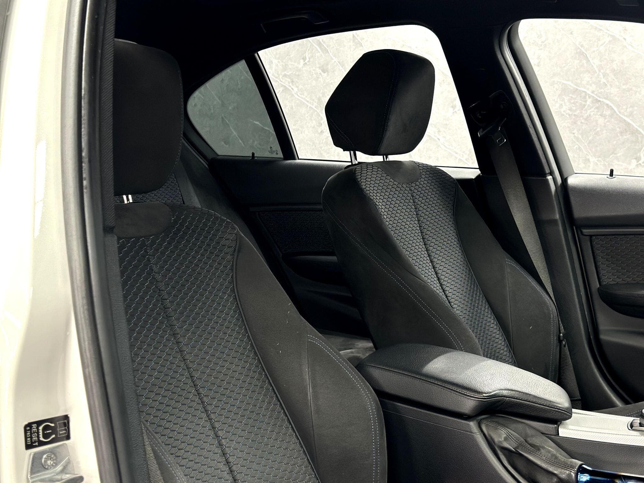 2015 BMW 3 Series - Thumbnail 35
