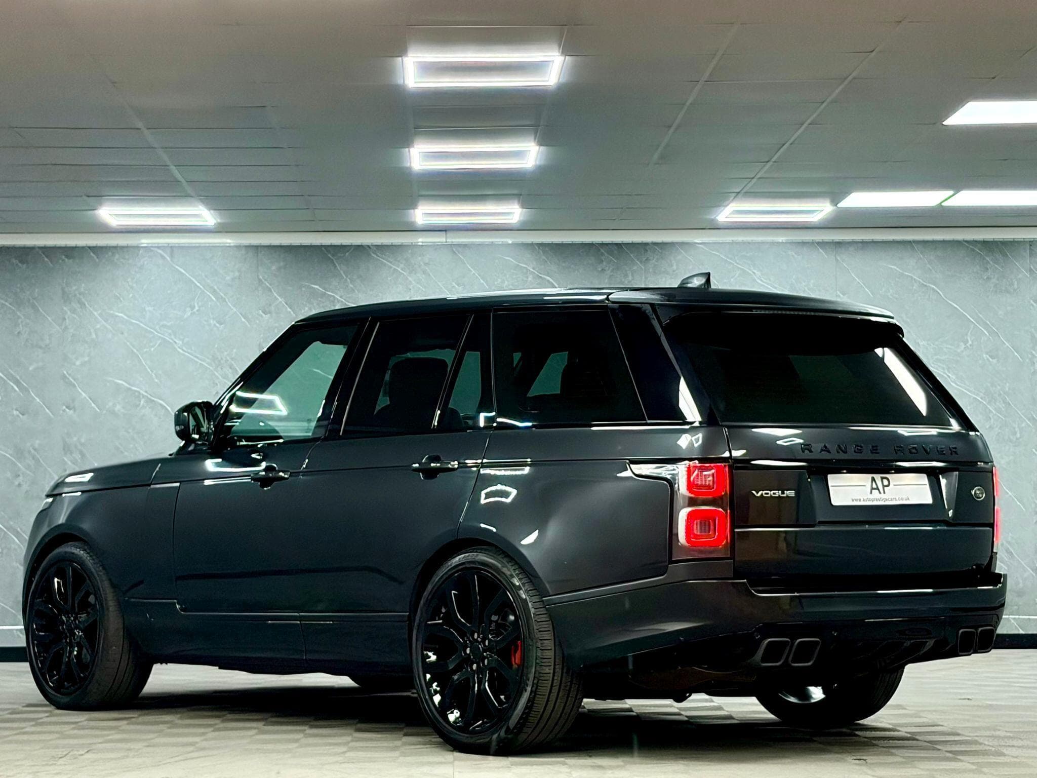 2018 Land Rover Range Rover - Thumbnail 16