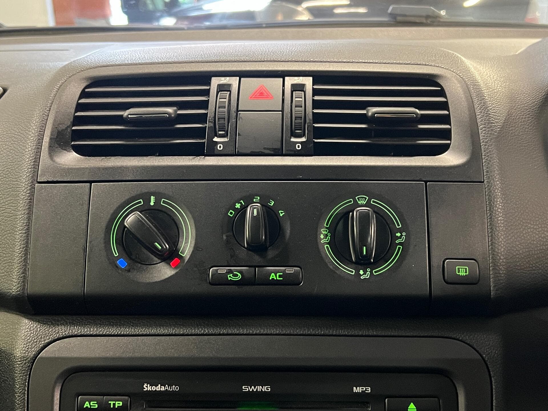 2012 Skoda Roomster - Thumbnail 32