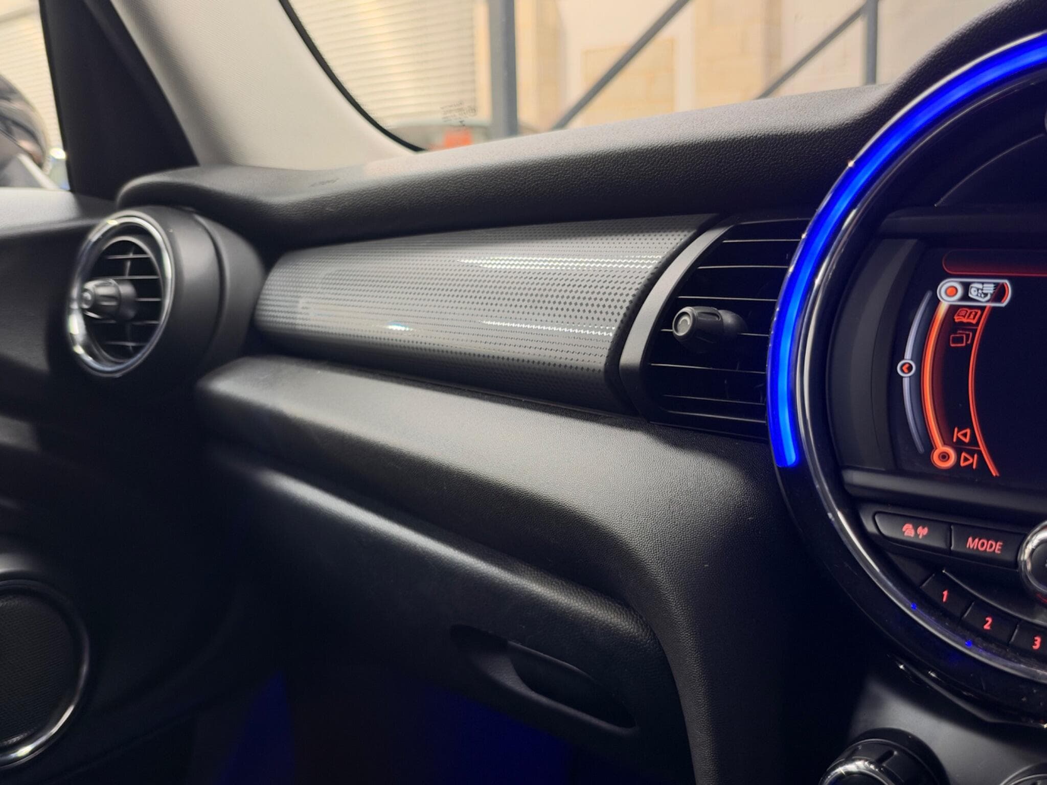 2015 MINI Hatch - Thumbnail 20