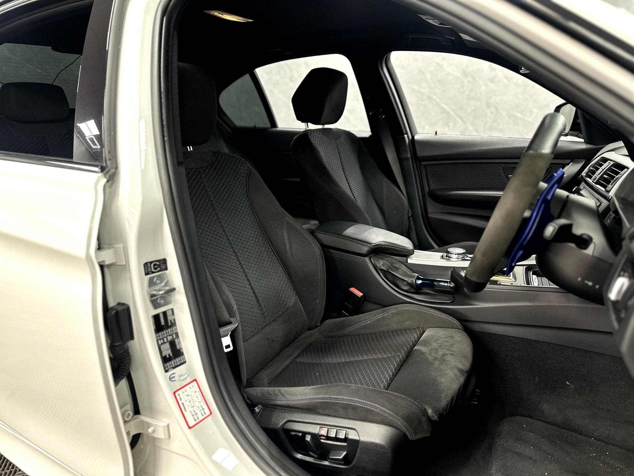 2015 BMW 3 Series - Thumbnail 36