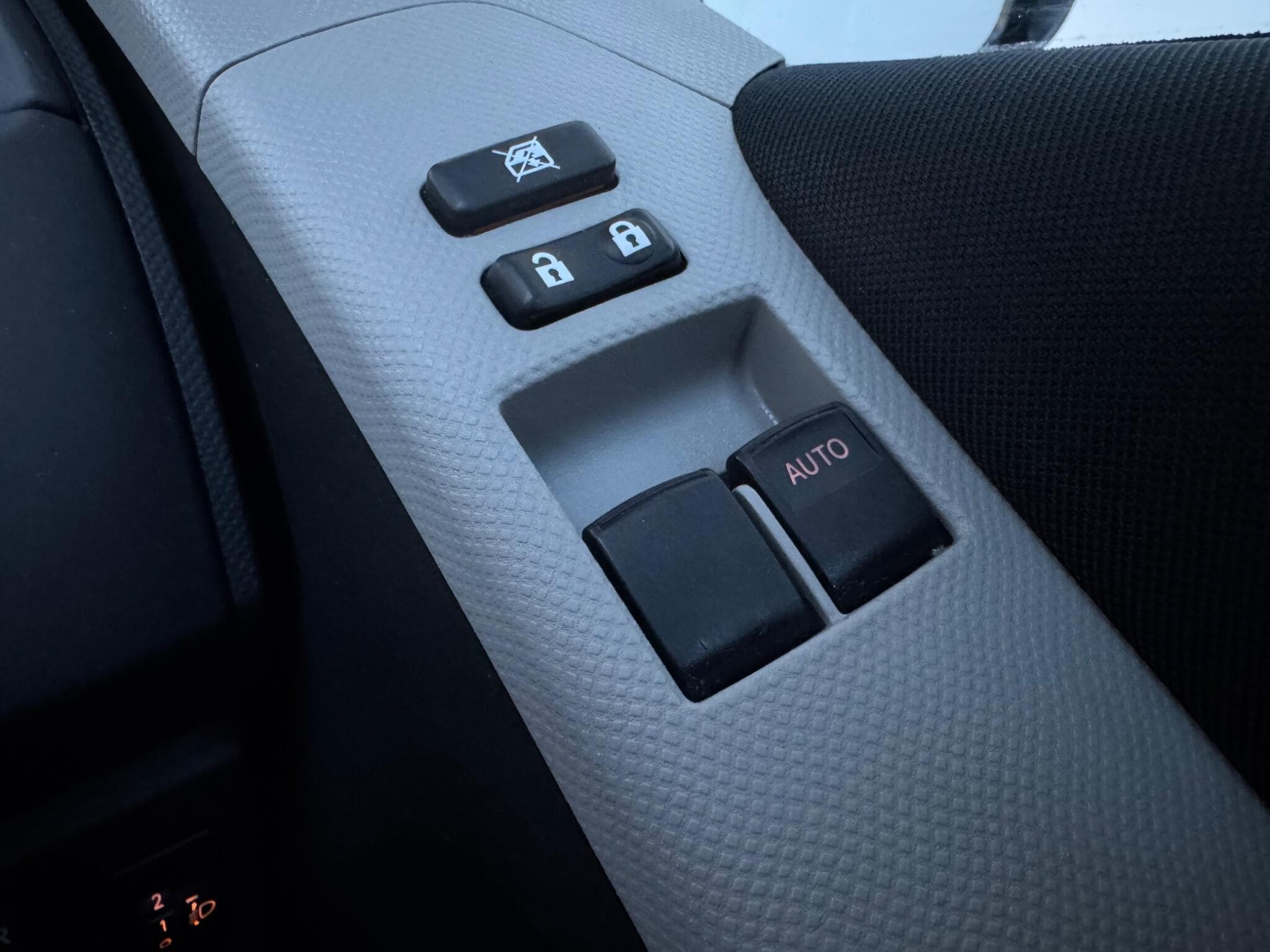 2010 Toyota Yaris - Thumbnail 17