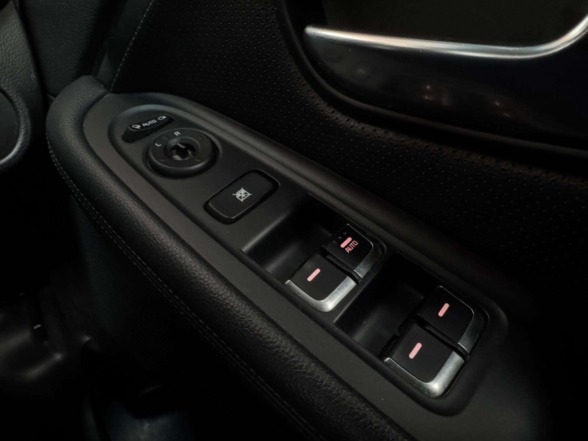 2015 Kia Carens - Thumbnail 23