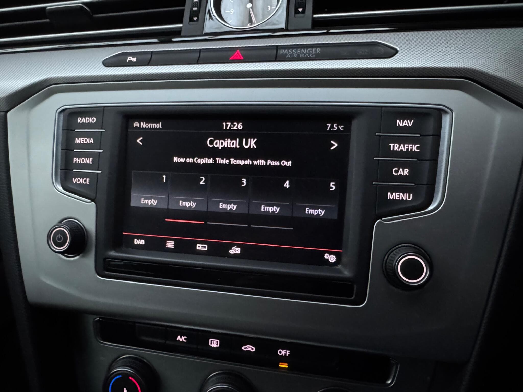 2015 Volkswagen Passat - Thumbnail 14