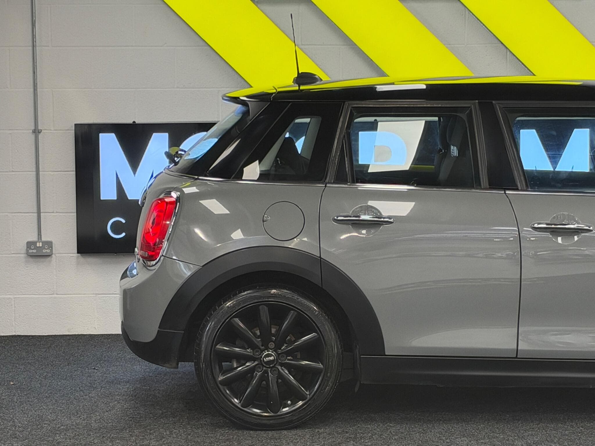 2016 MINI Hatch - Thumbnail 27