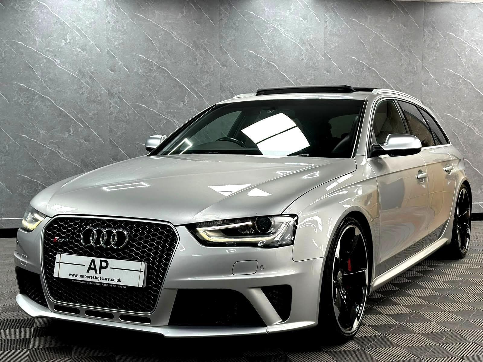 2015 Audi RS4 Avant - Thumbnail 2