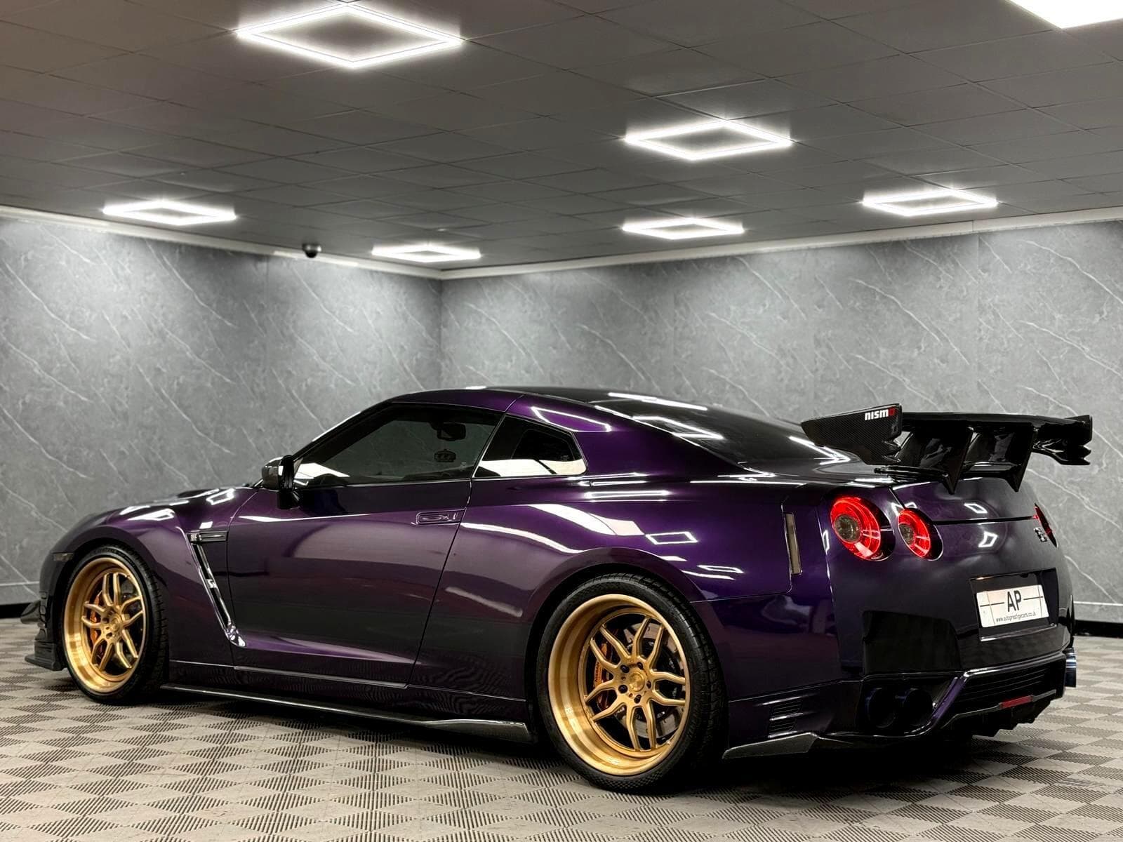 2011 Nissan GT-R - Thumbnail 36