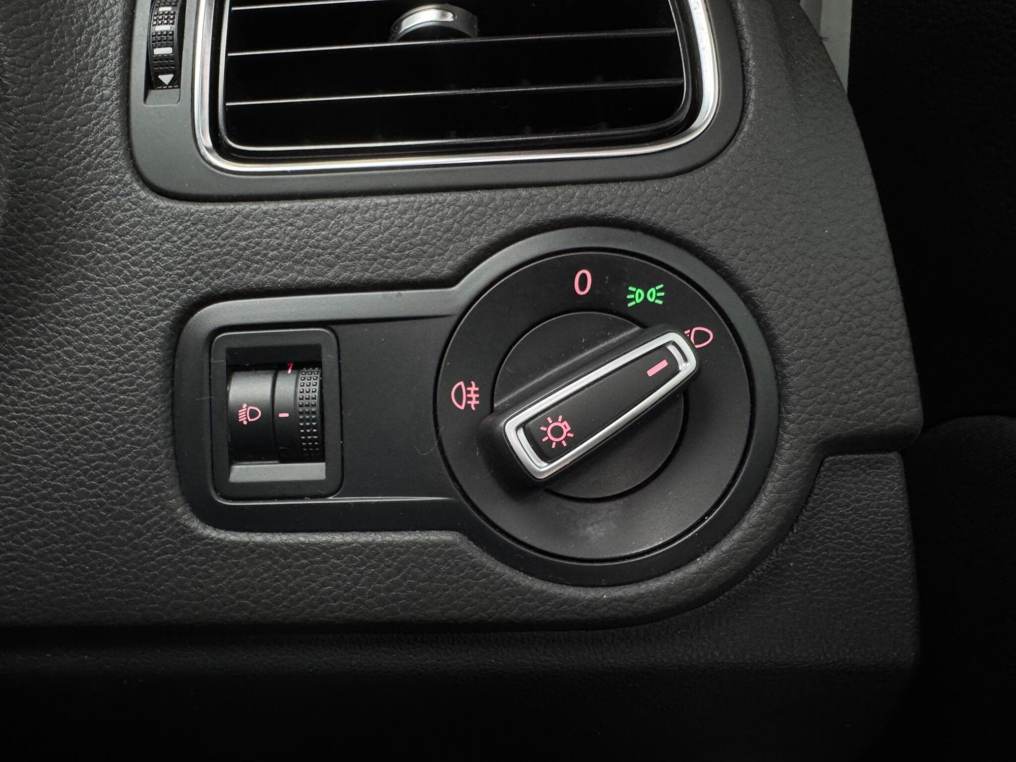 2014 Volkswagen Polo - Thumbnail 19