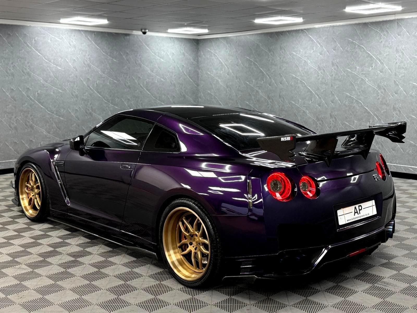 2011 Nissan GT-R - Thumbnail 35