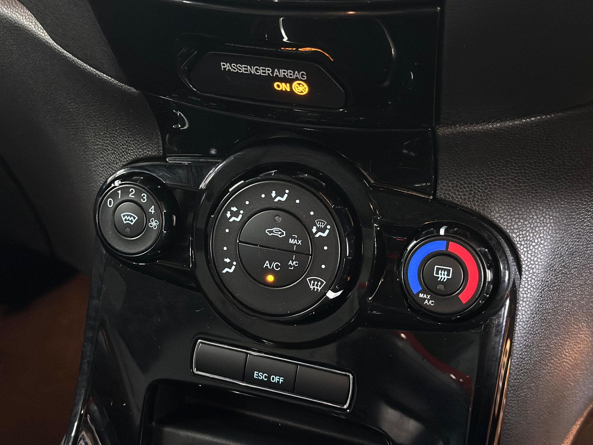 2013 Ford Fiesta - Thumbnail 23