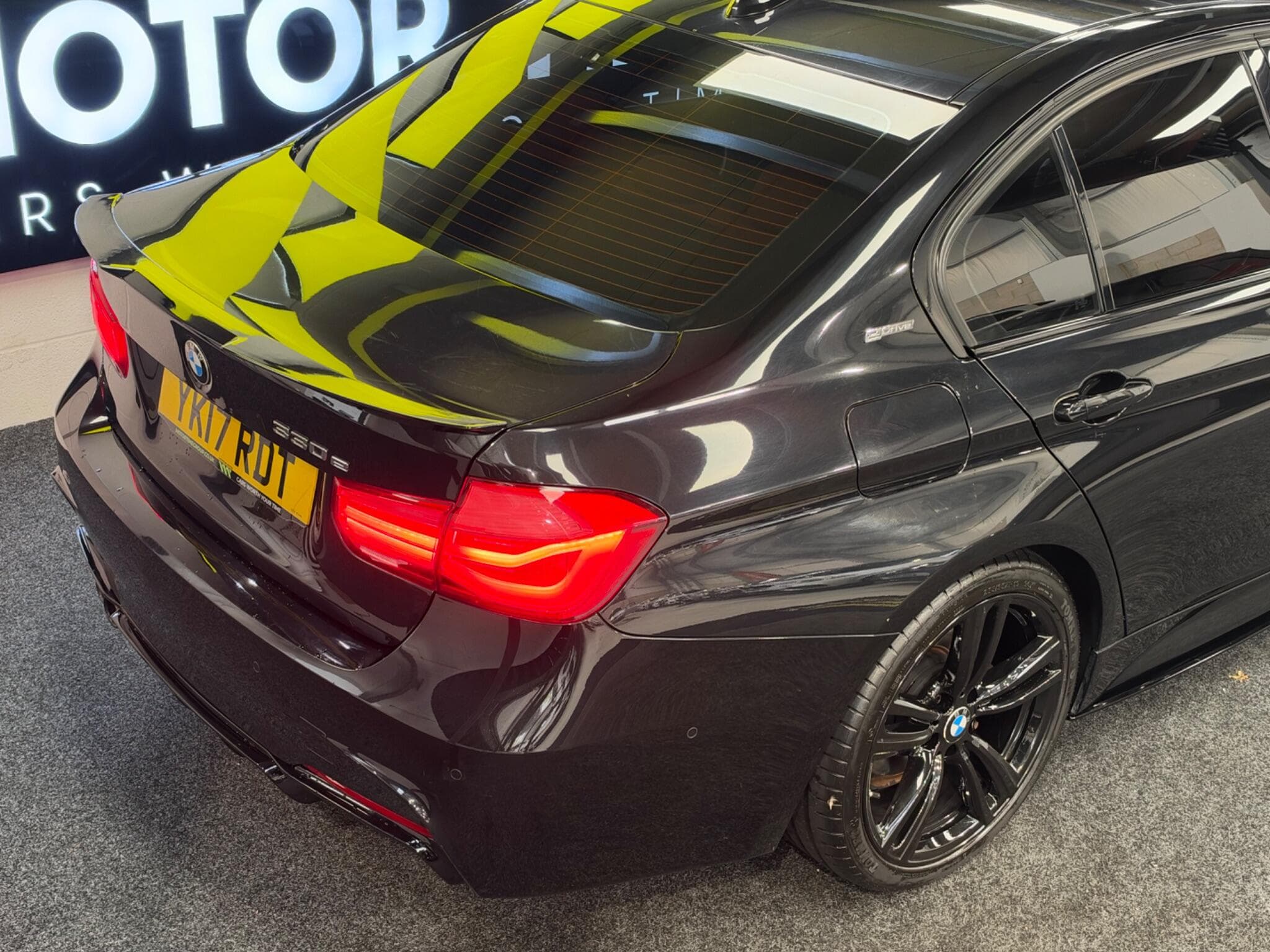 2017 BMW 3 Series - Thumbnail 49