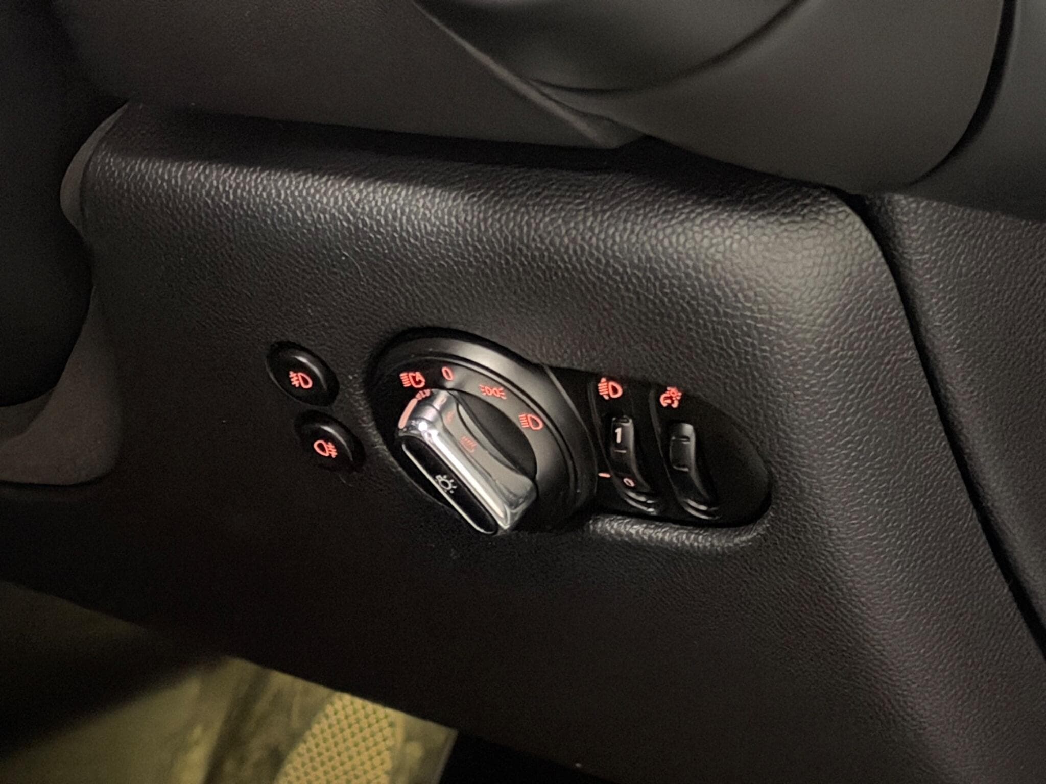 2015 MINI Hatch - Thumbnail 25