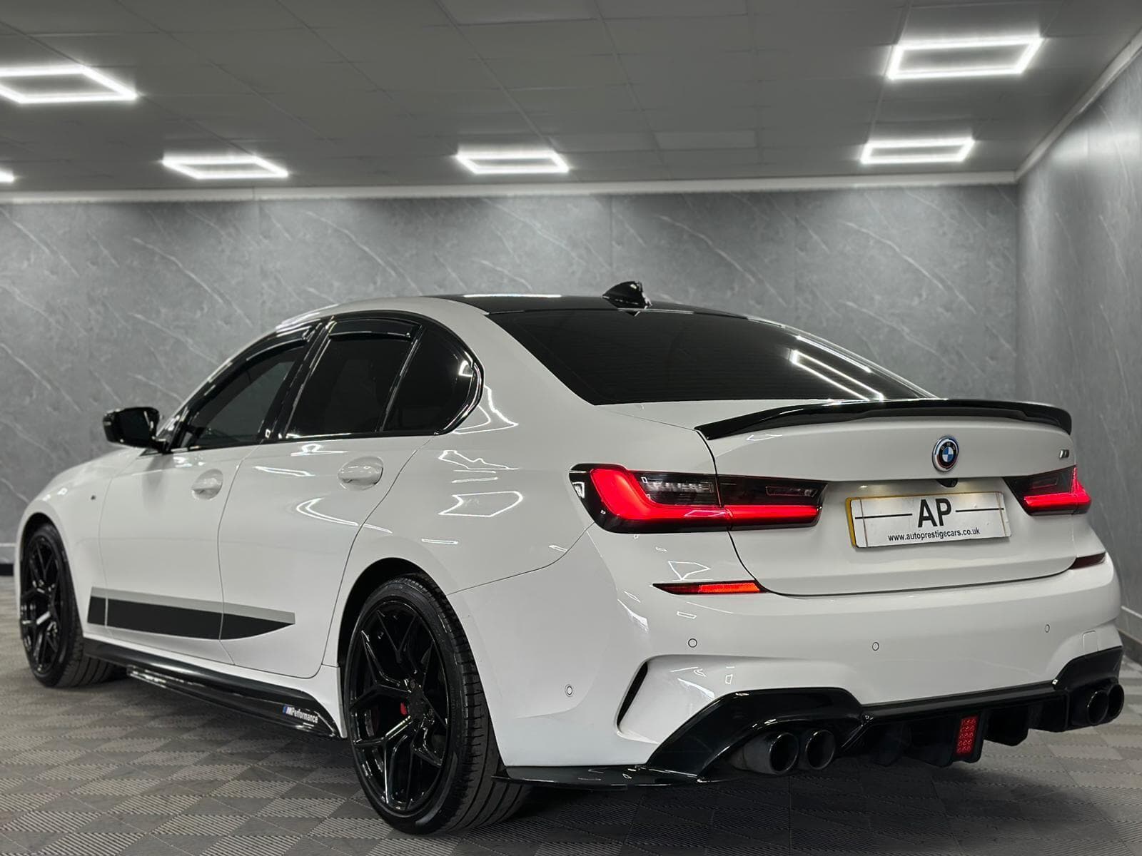 2020 BMW 3 Series - Thumbnail 3