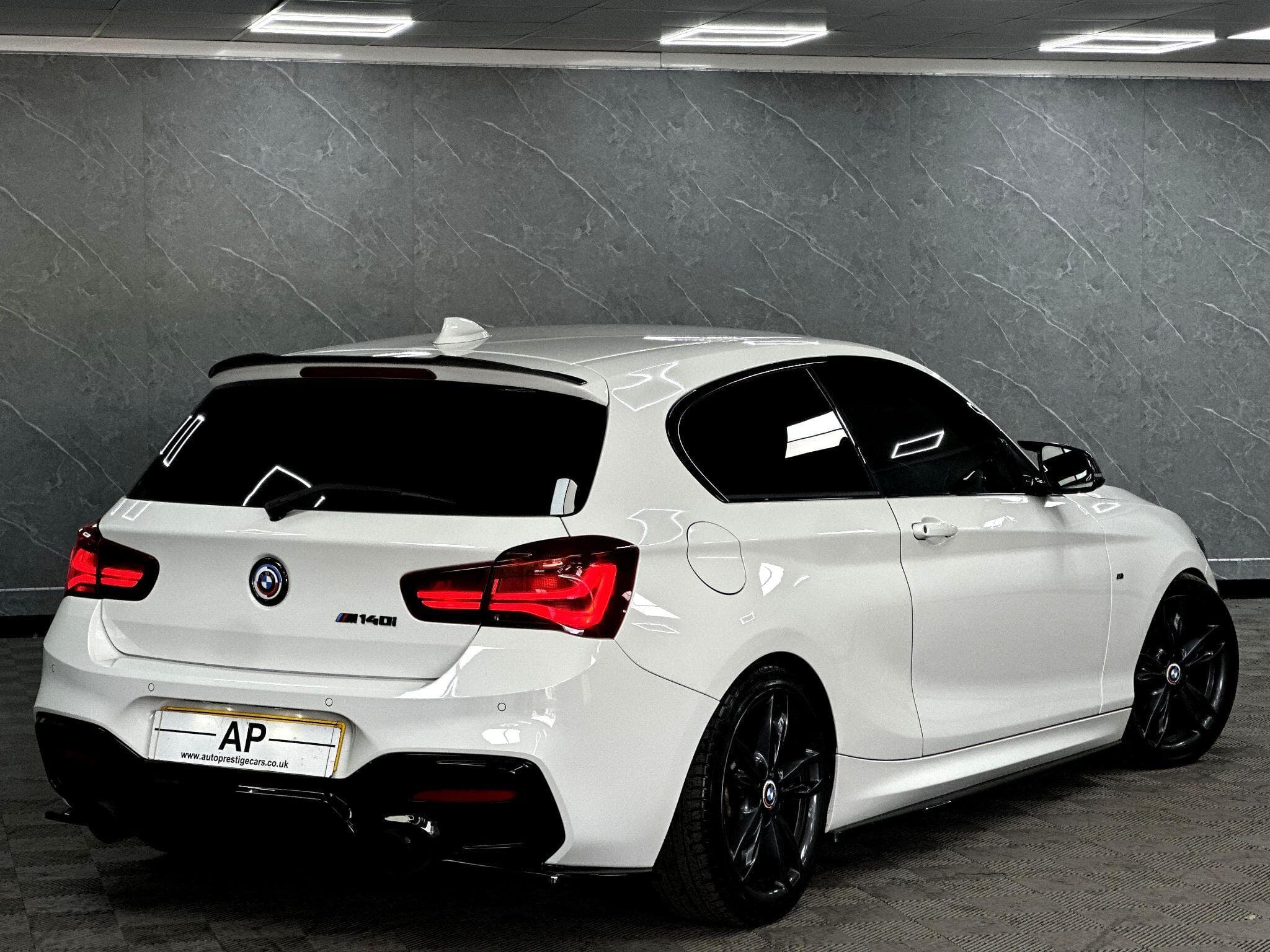 2018 BMW 1 Series - Thumbnail 16