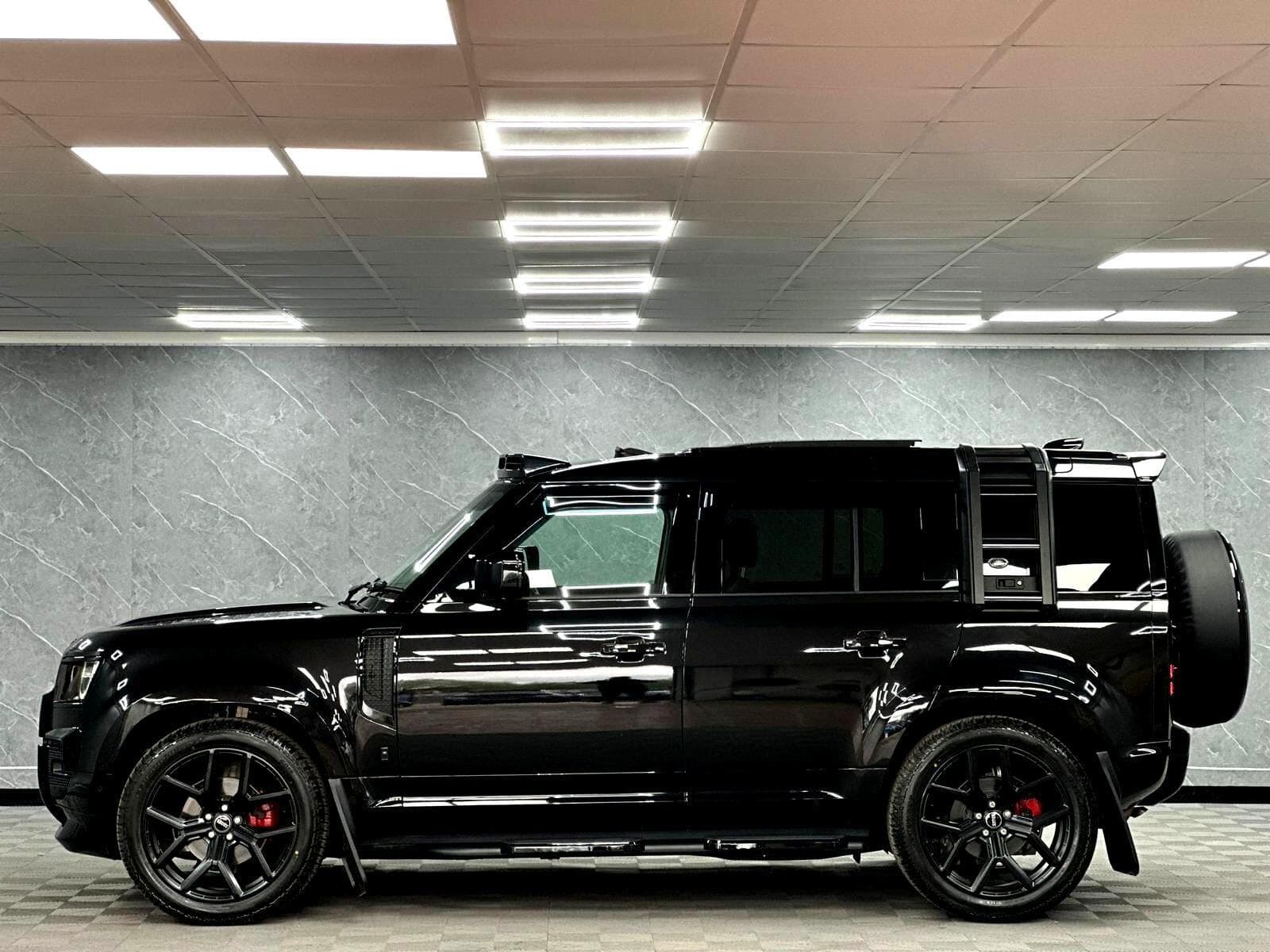 2025 Land Rover Defender 110 - Thumbnail 16