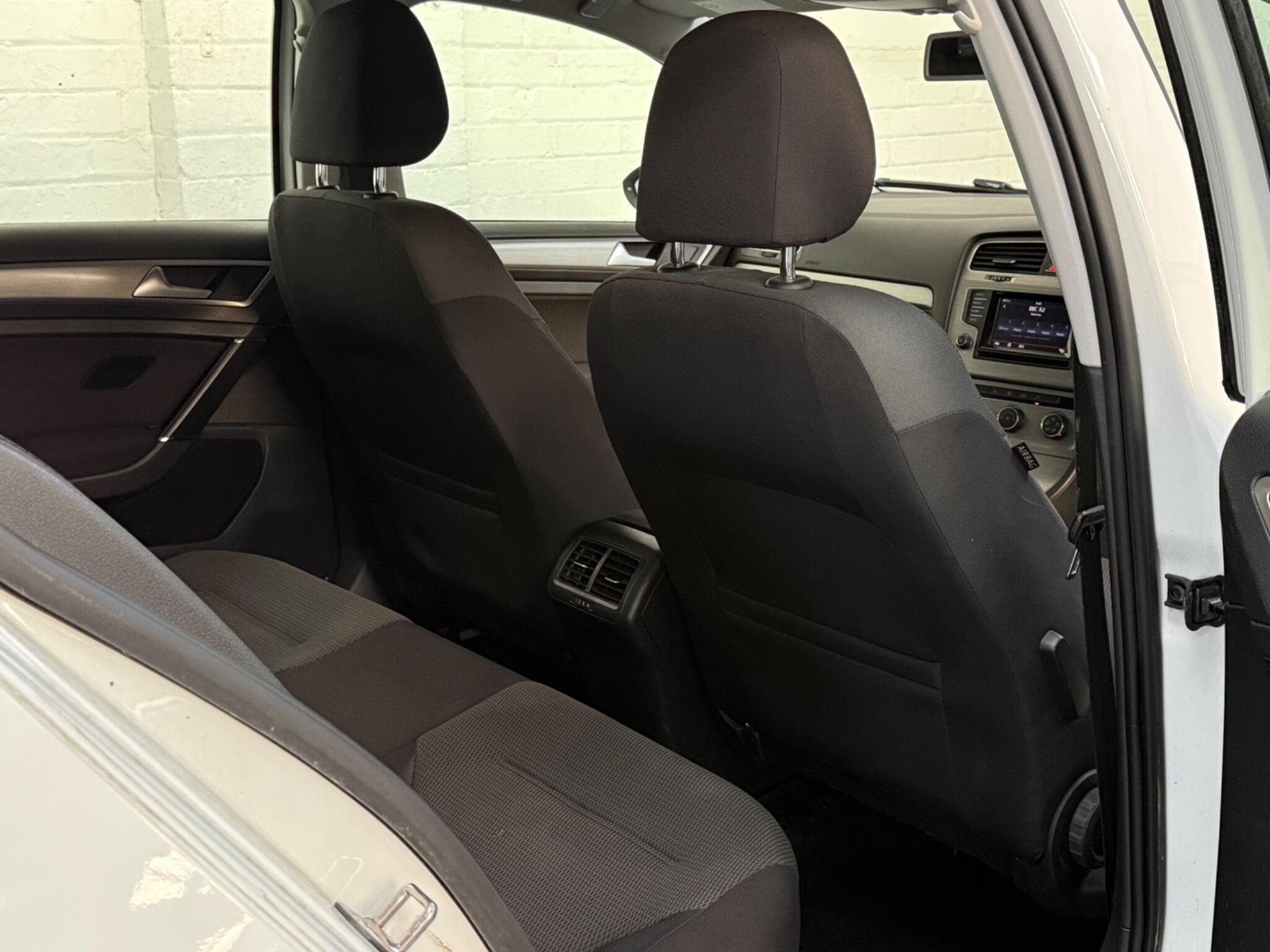 2014 Volkswagen Golf - Thumbnail 31
