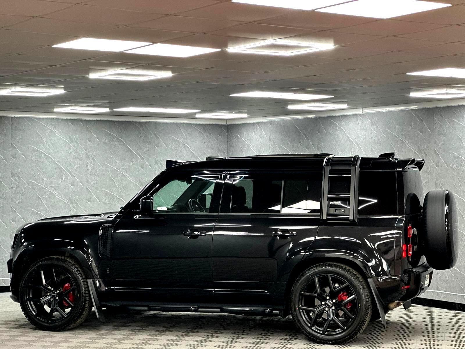 2025 Land Rover Defender 110 - Thumbnail 28