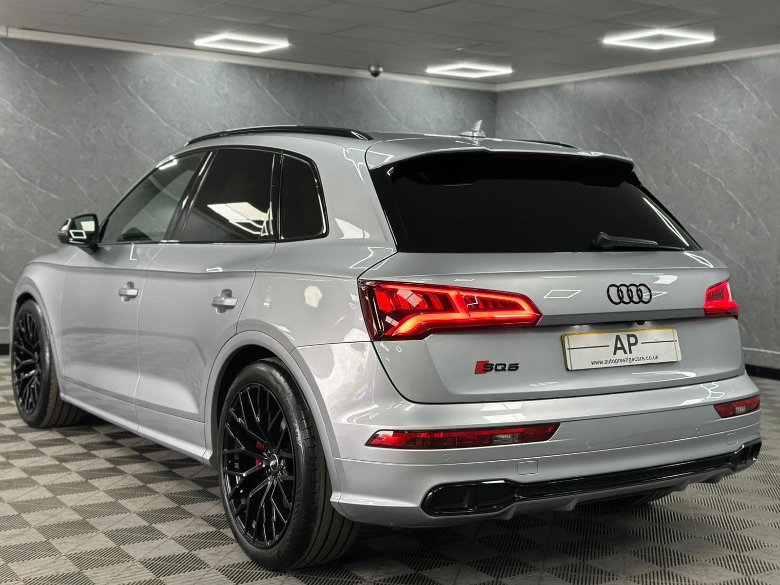 2017 Audi SQ5 - Thumbnail 5