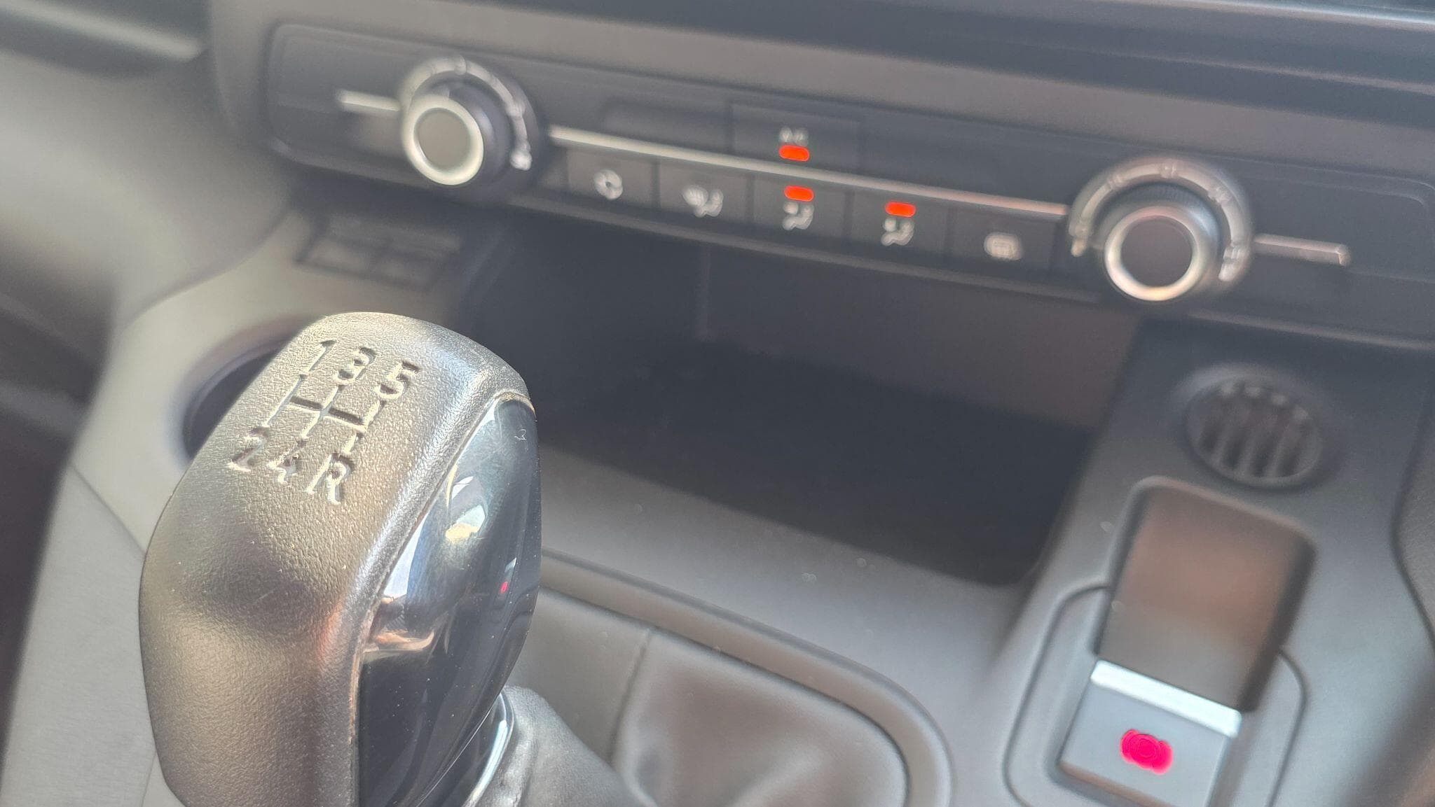 2021 Peugeot Partner - Thumbnail 19