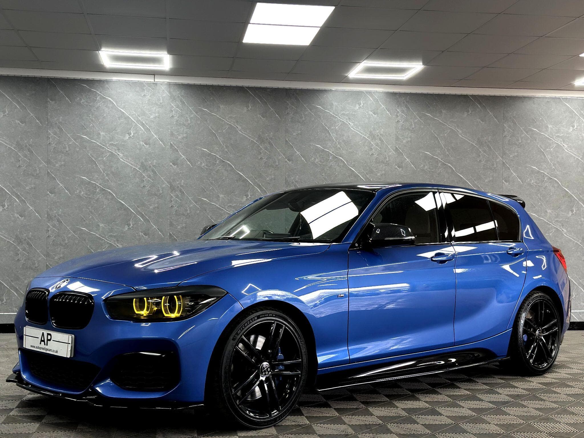2017 BMW 1 Series - Thumbnail 2