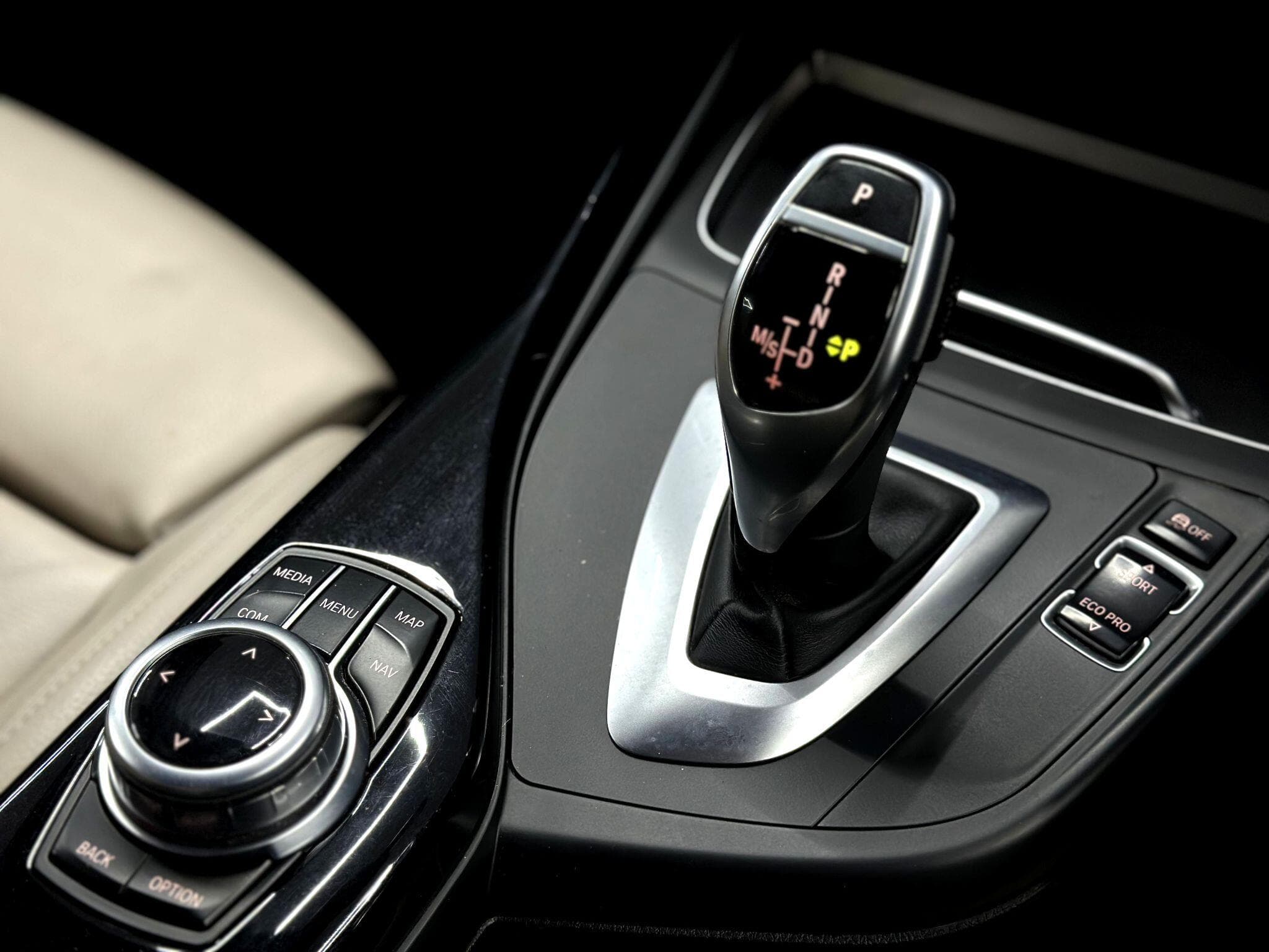 2017 BMW 1 Series - Thumbnail 25