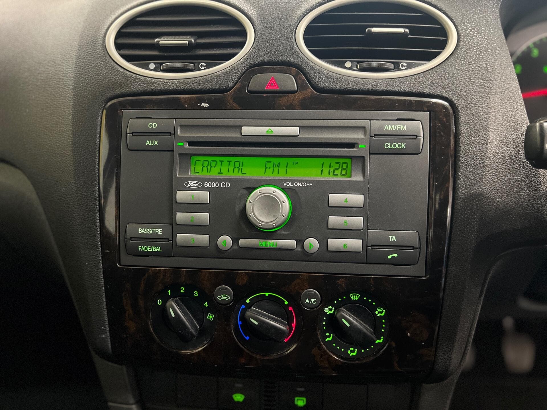 2007 Ford Focus - Thumbnail 25