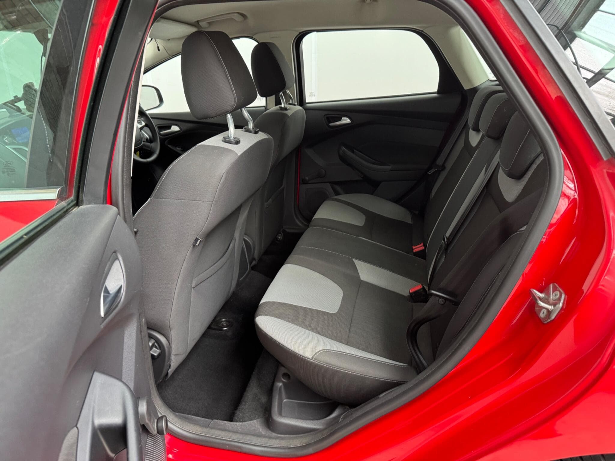 2012 Ford Focus - Thumbnail 11