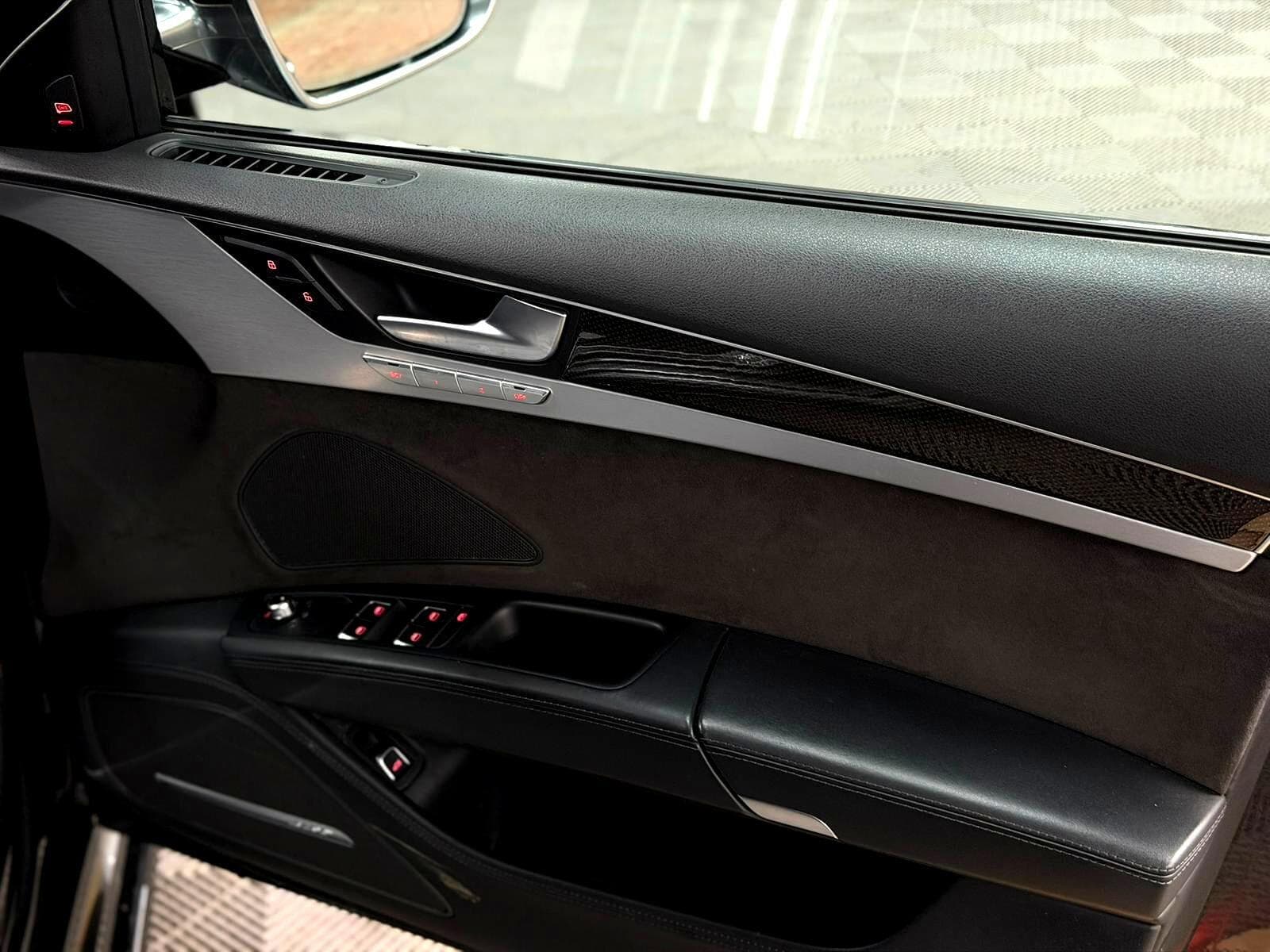2015 Audi S8 - Thumbnail 41