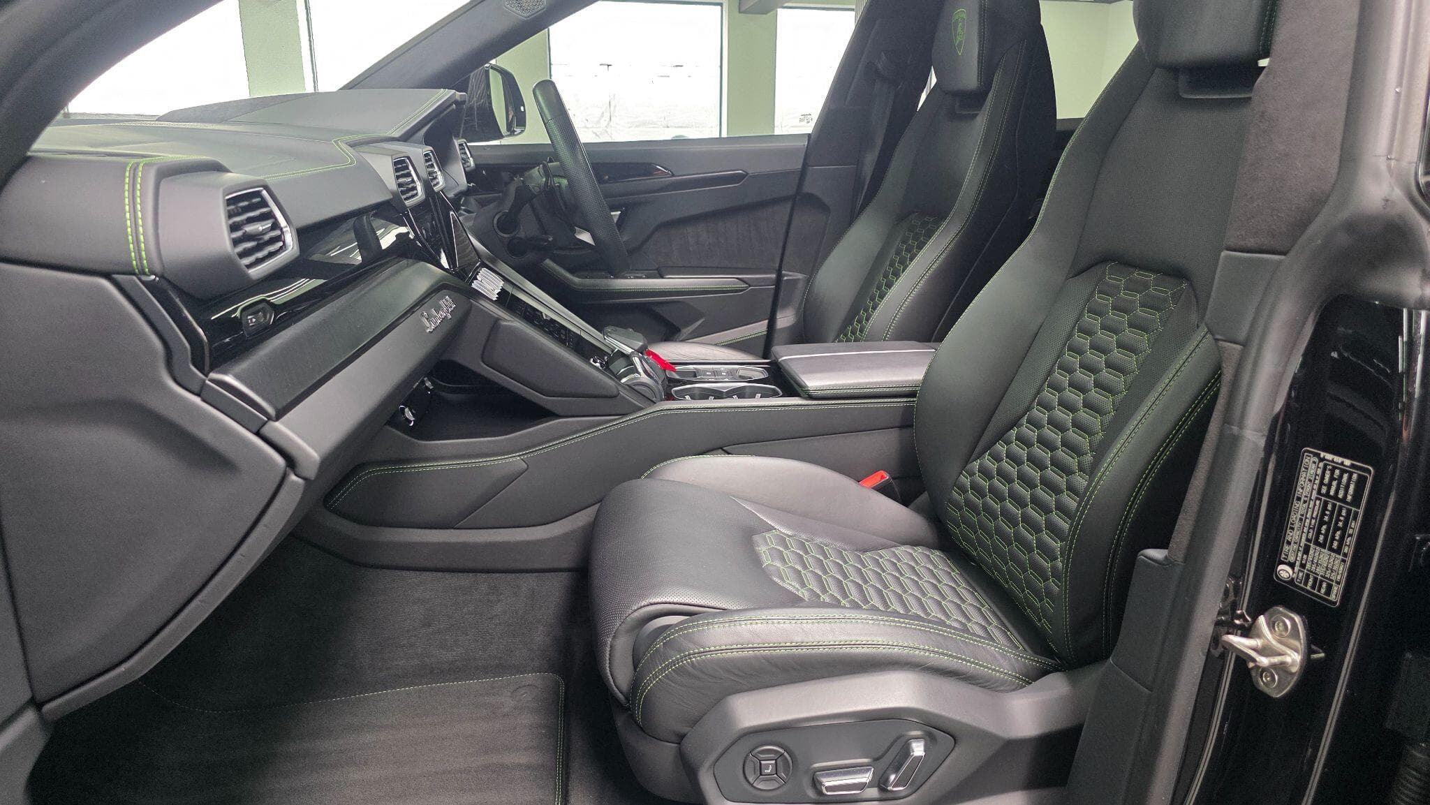 2021 Lamborghini Urus - Thumbnail 44