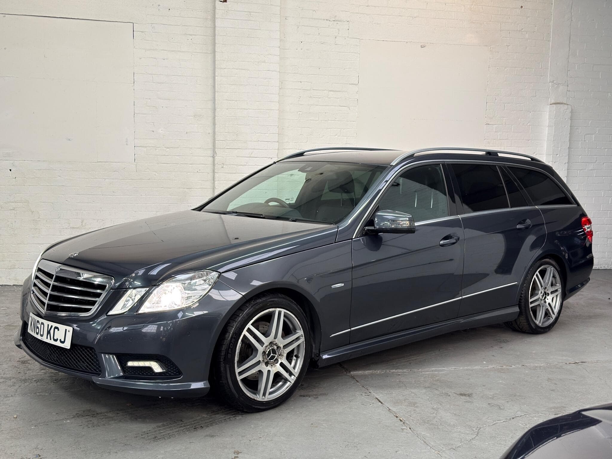 2010 Mercedes-Benz E Class - Thumbnail 3