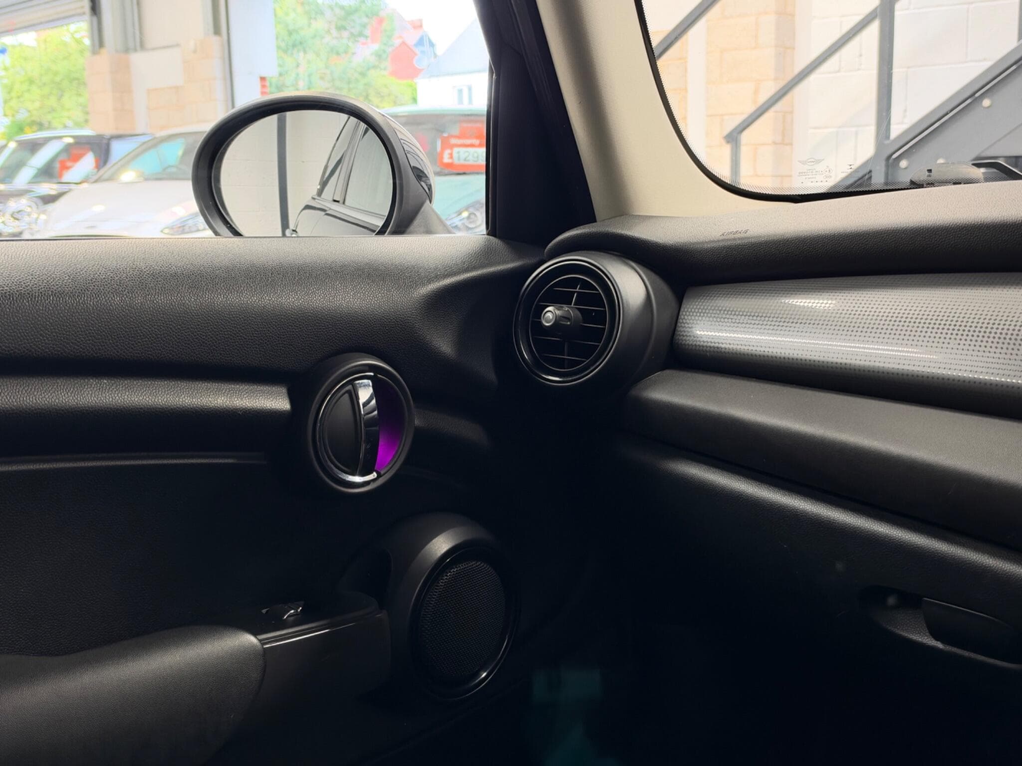 2016 MINI Hatch - Thumbnail 22