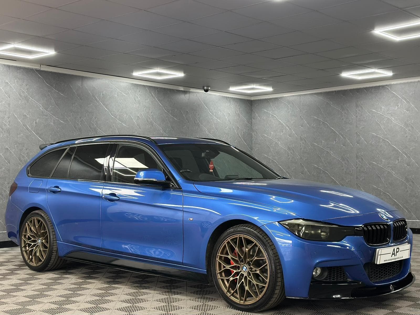 2015 BMW 3 Series - Thumbnail 36