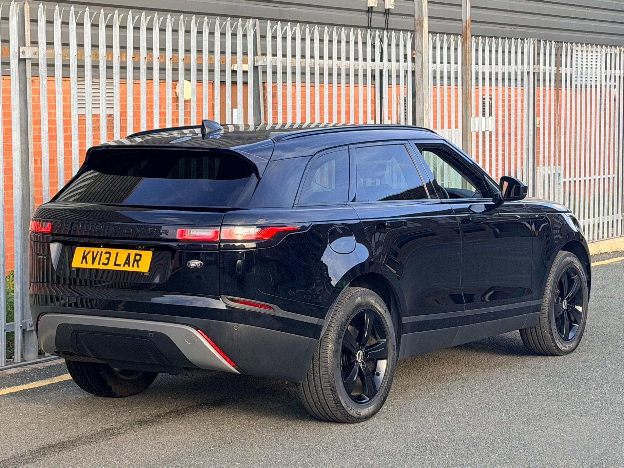 2018 Land Rover Range Rover Velar - Thumbnail 3