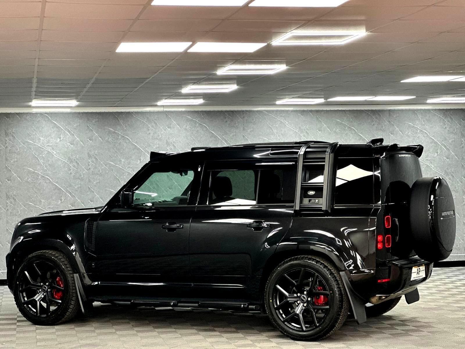 2025 Land Rover Defender 110 - Thumbnail 22