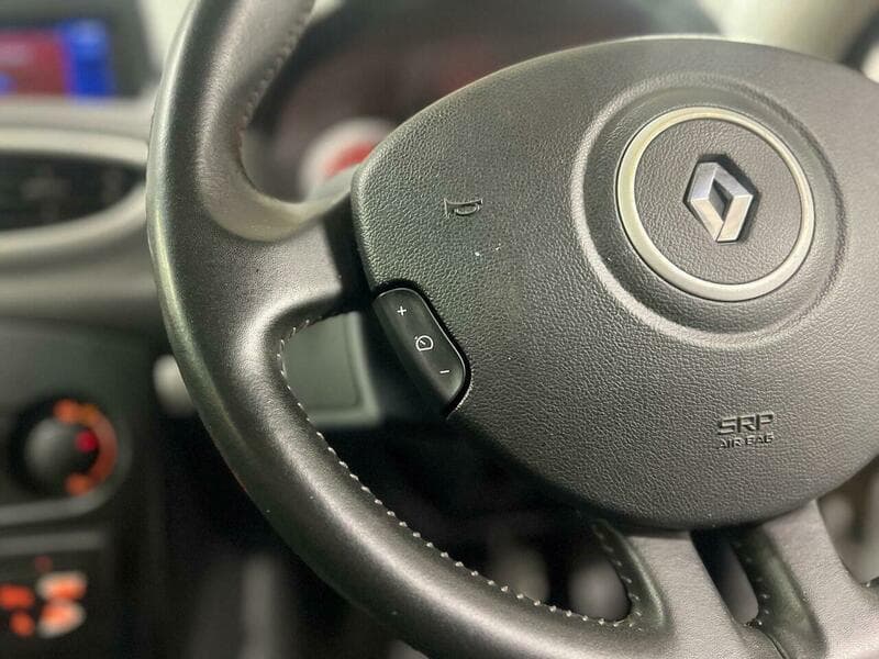 2011 Renault Clio - Thumbnail 22