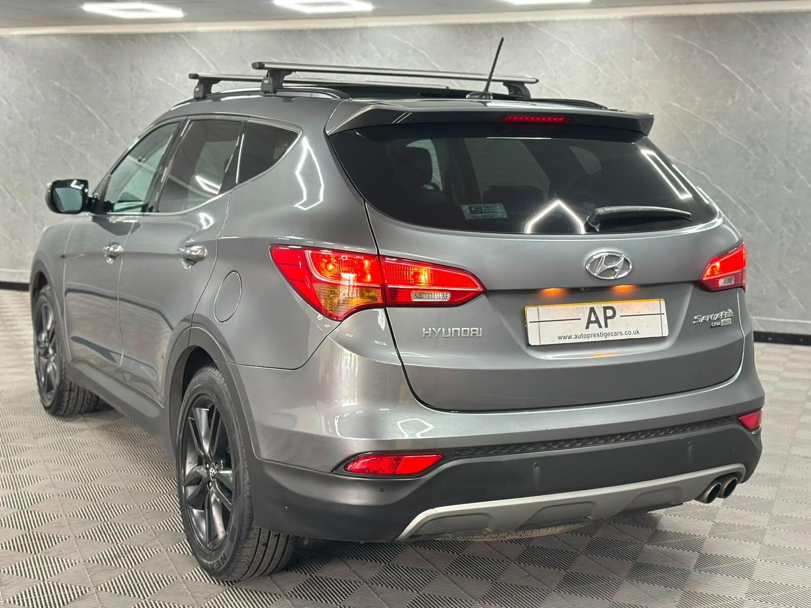 2013 Hyundai Santa Fe - Thumbnail 3