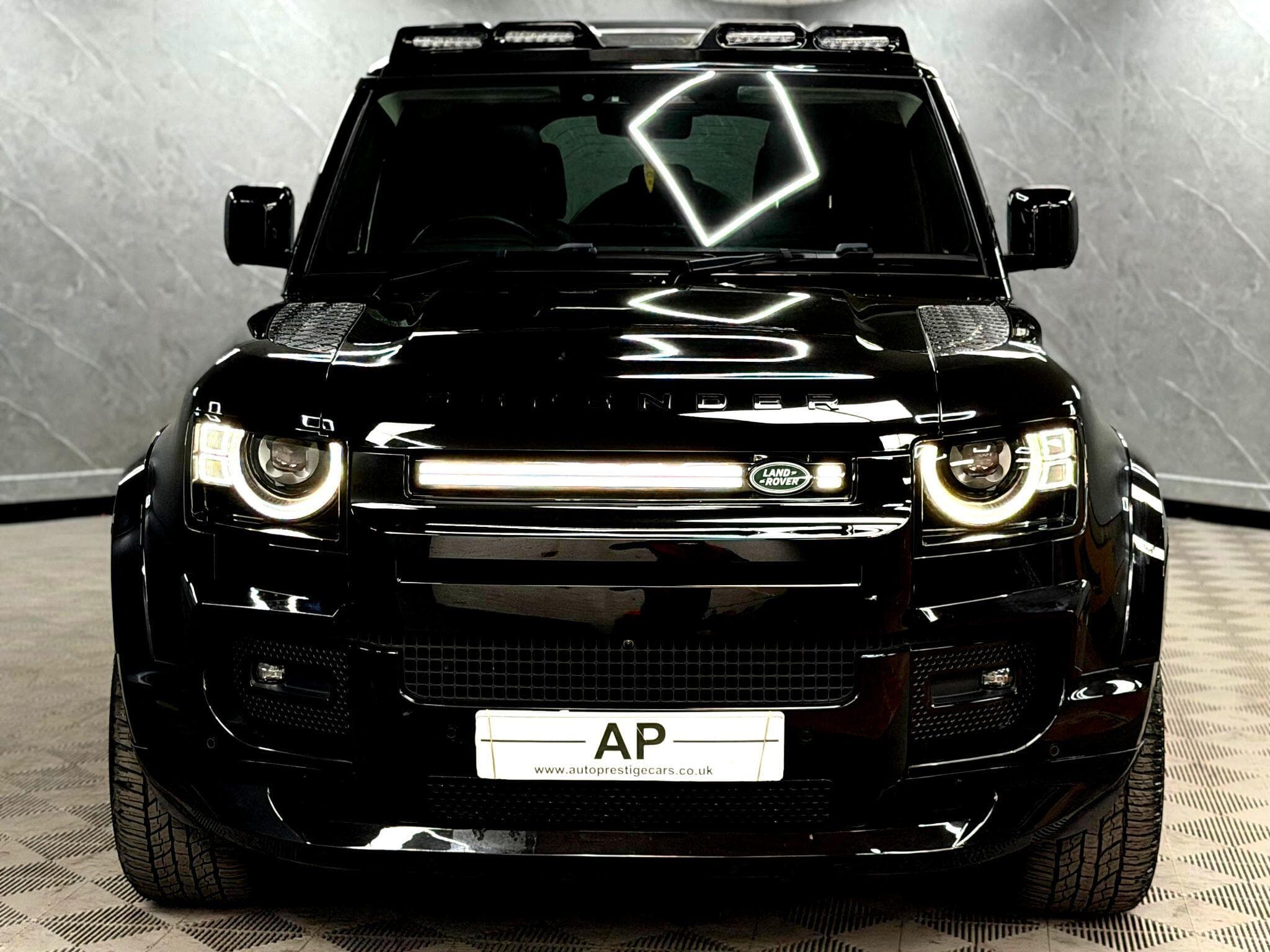 2024 Land Rover Defender 110 - Thumbnail 16