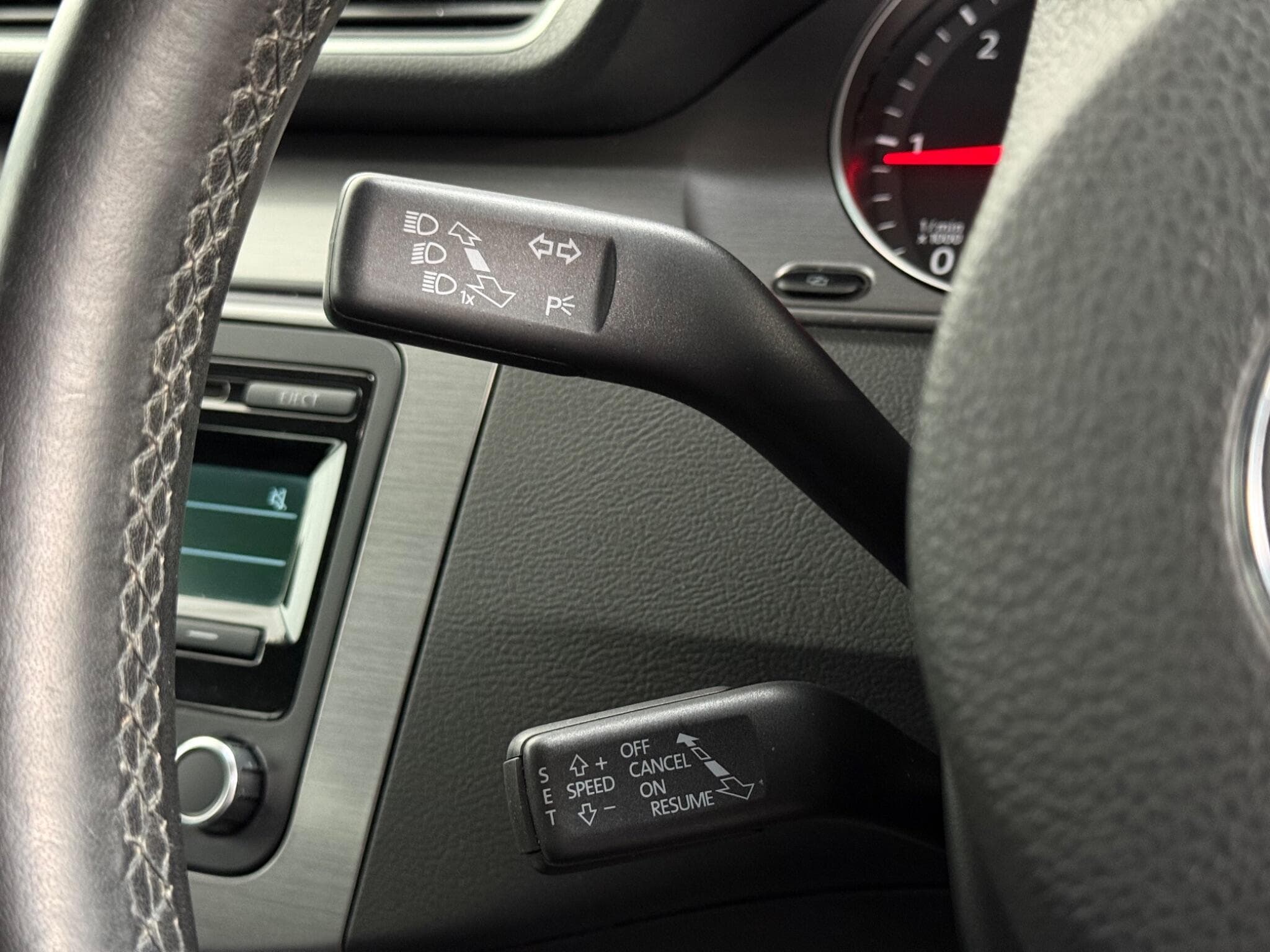 2012 Volkswagen Passat - Thumbnail 21